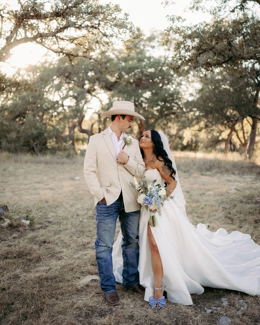 Welcome to the ✨✨SCHMIDT show✨✨
⠀⠀⠀⠀⠀⠀⠀⠀⠀
Couple: @abby.laj 
Venue: @park31venue 
Florist: @evemberfloral 
Planner: @teamoneluxuryevents 
Cake: @caketinibar.co.bykendall 
HAMU: @joliebelle.beautybar 
⠀⠀⠀⠀⠀⠀⠀⠀⠀
Photographed by my incredible girls @aub