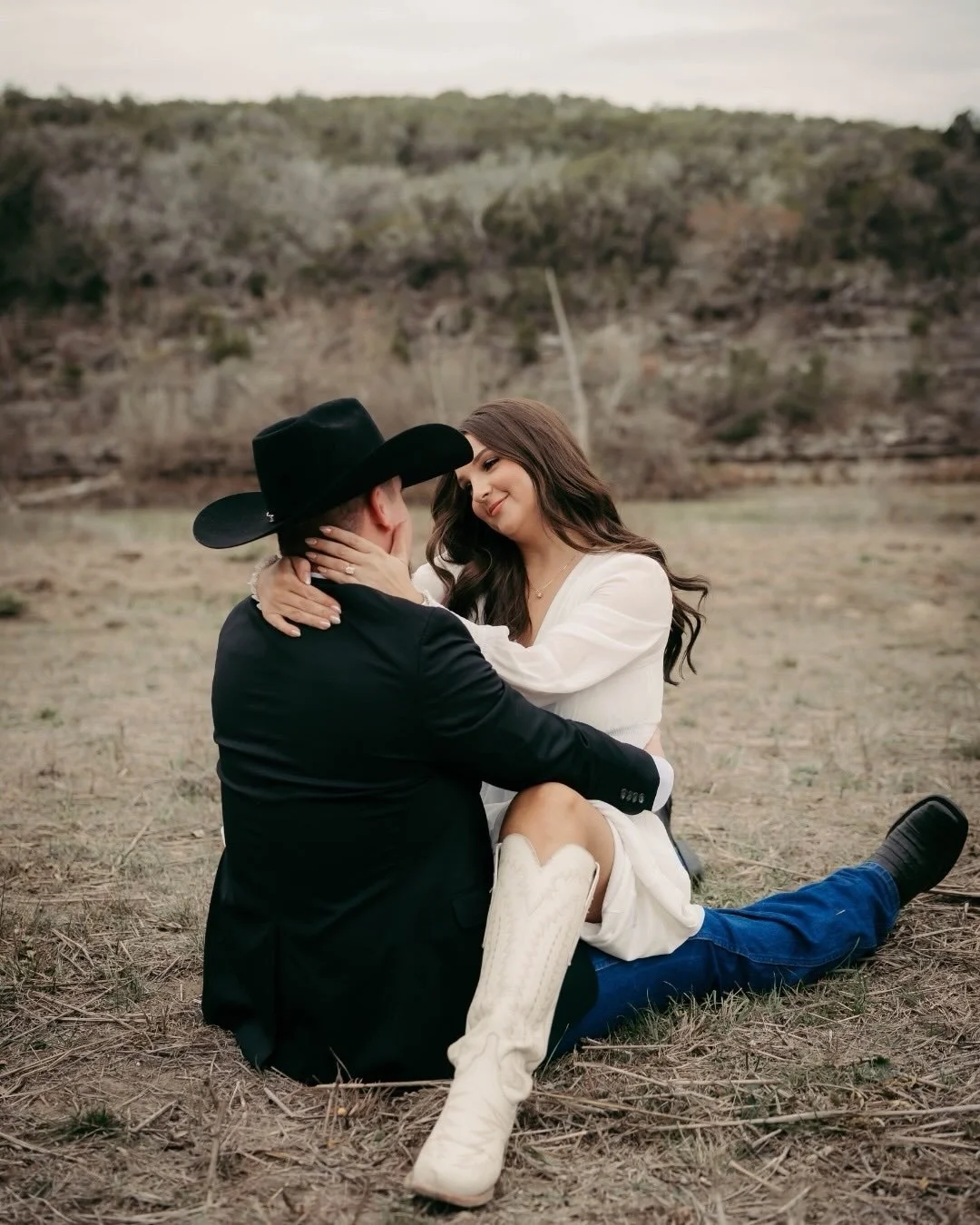 An engagement session that felt like a night at Riley&rsquo;s with old friends and Turnpike playing on the jukebox (TouchTunes).
⠀⠀⠀⠀⠀⠀⠀⠀⠀
#texasweddingphotographer
#coloradoweddingphotographer
#austinweddingphotographer
#2026bride 
#2027bride