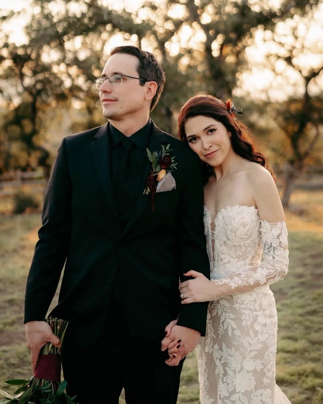 Some of my favorite moments from L + W&rsquo;s perfect day 🥂
⠀⠀⠀⠀⠀⠀⠀⠀⠀
Bride: @laurcat02
Venue: @willowridgetx
Planner: @allinthedetailsevents
Cake: @arthouse_cakery
HAMU: @primandpowder
Florist: @bell.flor.sa
Dress Store: @bridal.connection // Desi