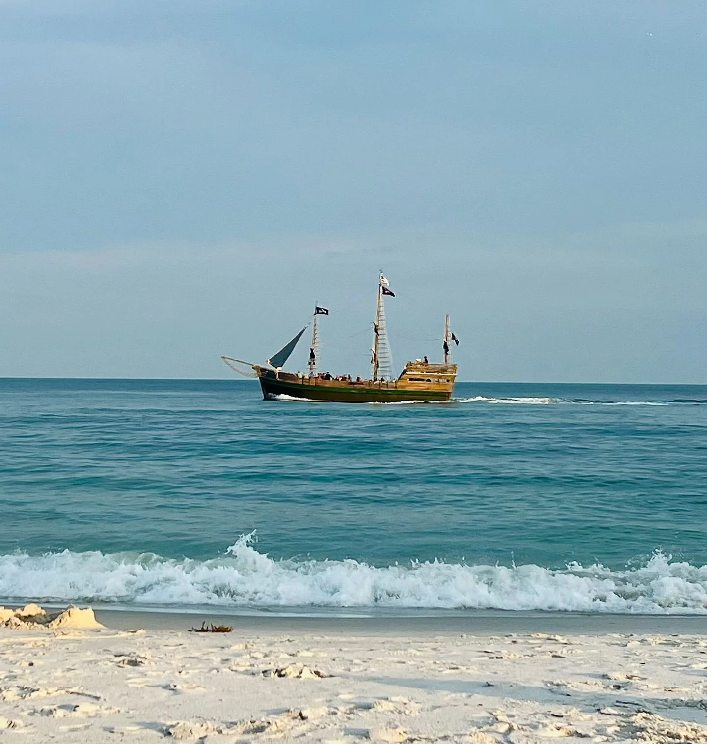 Picture perfect #beachday at #paddleshores.  #nofilter #paddleshores #paddlegetaways #bookdirect #airbnb #vrbo #tradewinds #rentme #allaboutthatbeach