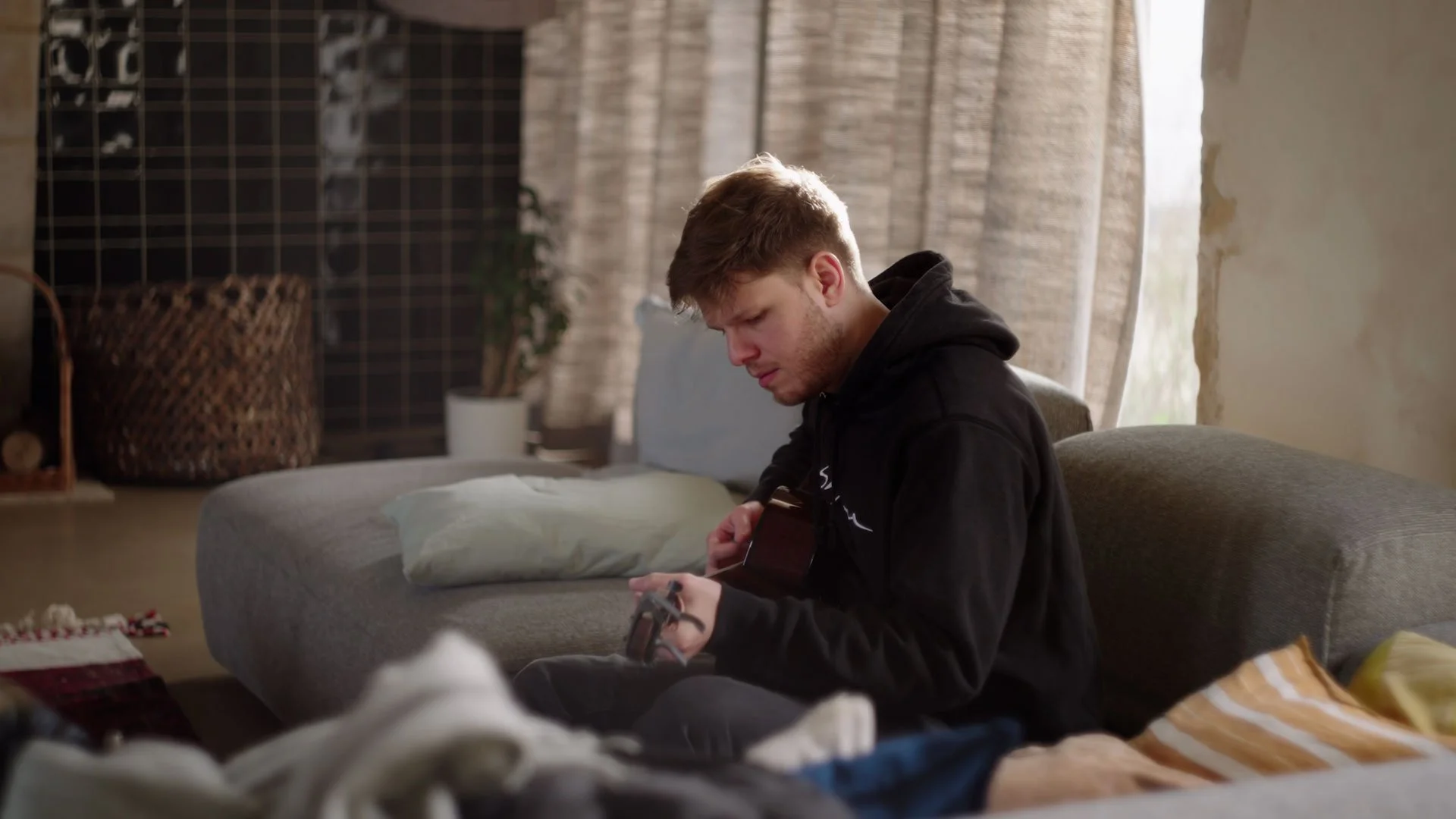 O2 STILL - 4.jpg