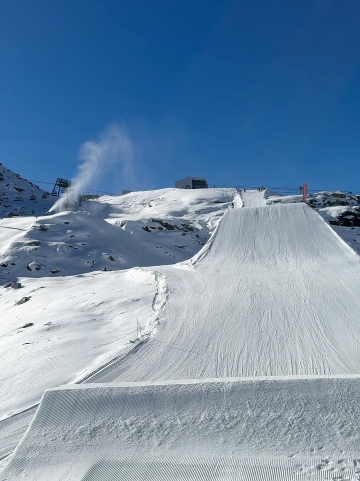 Pelchat sister back2back. Getting hyped for Whistler opening day this FRIDAY :) #sisters #snowboardgirl #girlswhoshred 
.
@jubespelchat @billy_pelchat