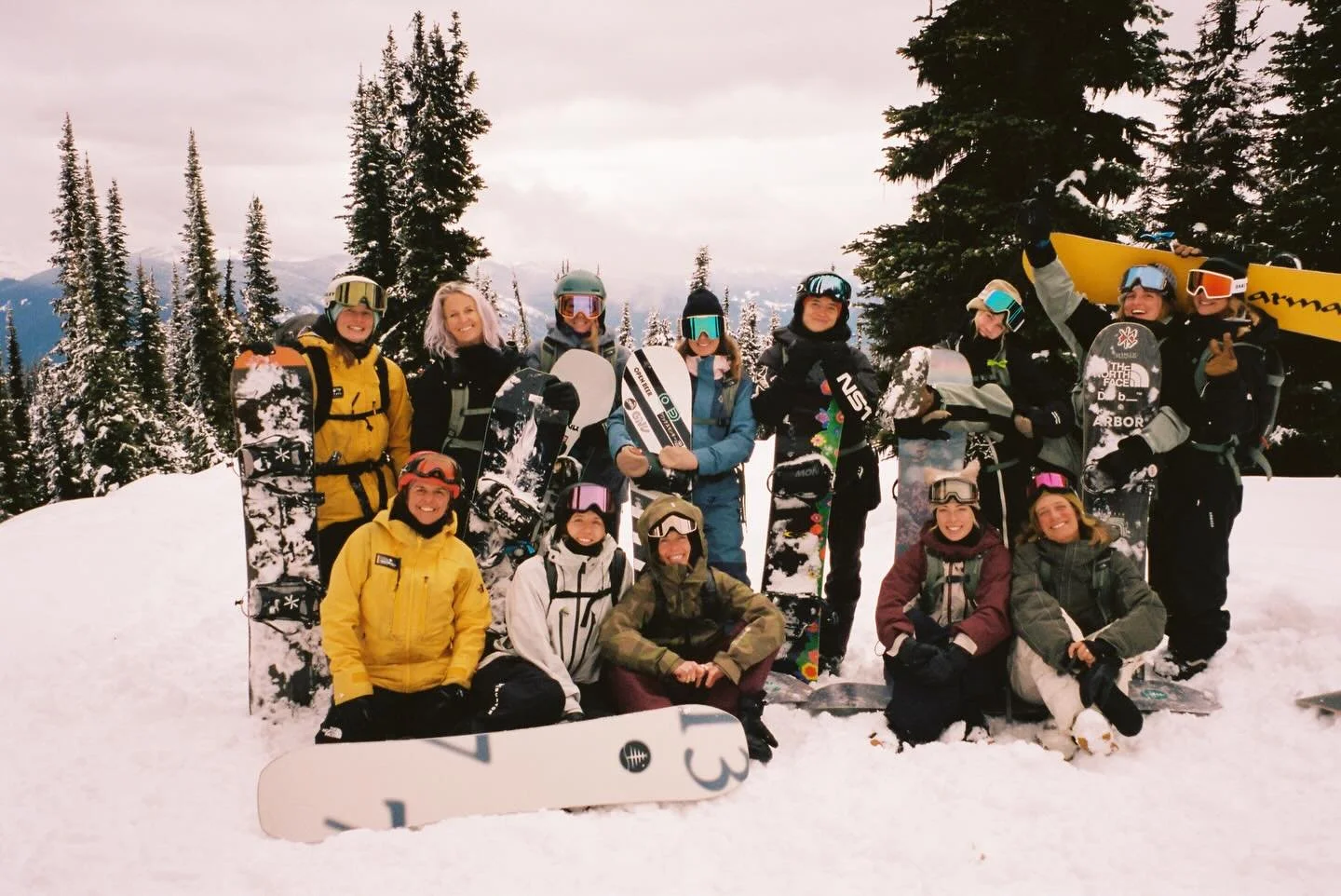 Sick to have such an incredible community of women @baldfacelodge for women&rsquo;s week!! @jubespelchat has been keeping it busy 😉 
.
On another note @takinggupspace x @realwildkittenz are teaming up to do a ride day on blackcomb mountain! Please s