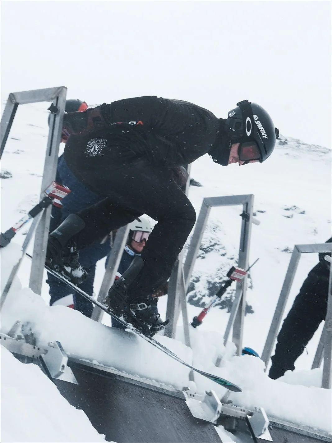 Back on snow in Argentina, and back in the start gate. Stoked 🤘🏼

📷 : @serendipityforu 

#snowboarding @cotzskincare @swanygloves #cotzskincare #swanygloves
