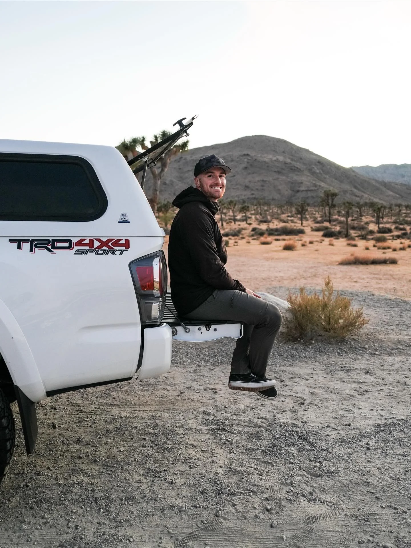 Quick mission for some golden hour in the desert 🌵