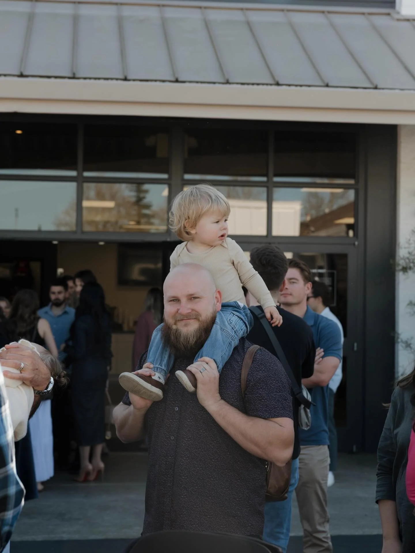 One less hour of sleep, but a morning spent in God&rsquo;s presence is always worth it 👏🏻 

Who made it to church on less sleep today? 🙋&zwj;♀️