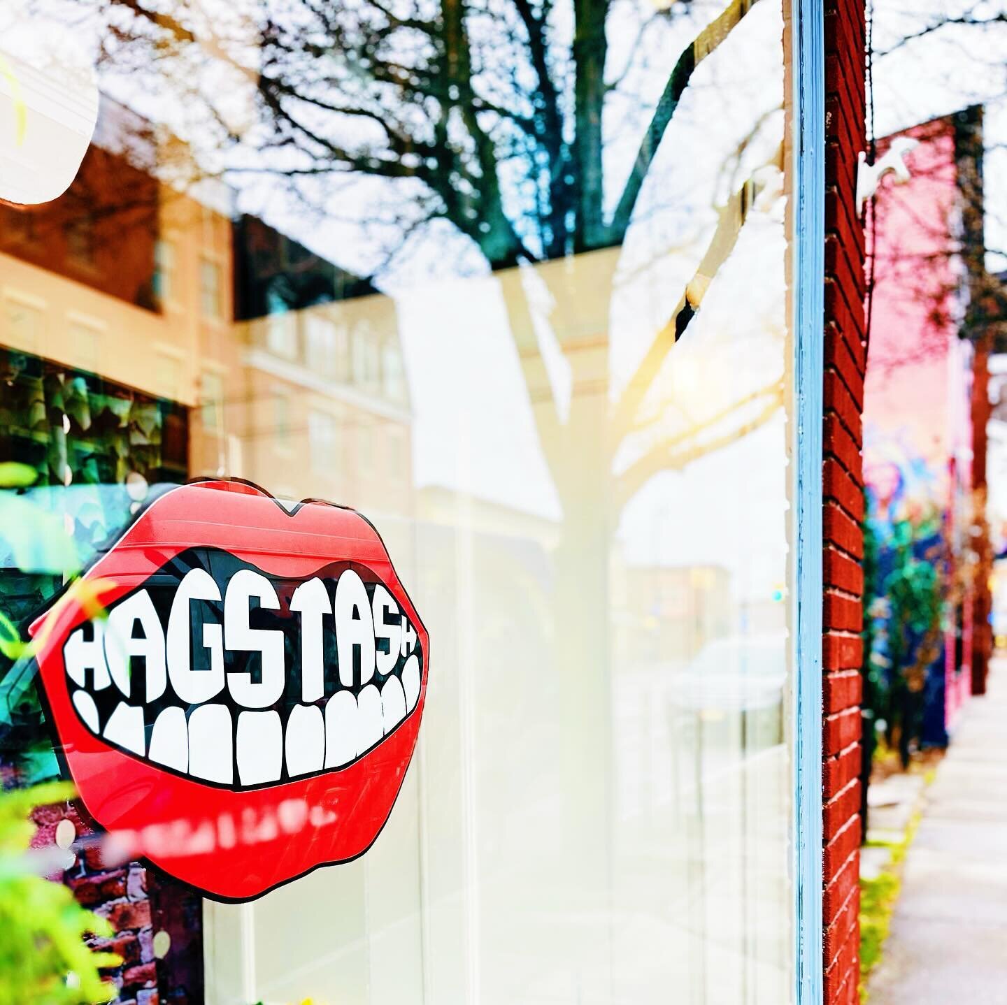 When you head to the South Wedge this morning for a meeting with a nonprofit for a new brand strategy and identity project, you happen upon another. 

It always startles me when this happens and puts a big smile (like this big mouth) on my face. 
👄?