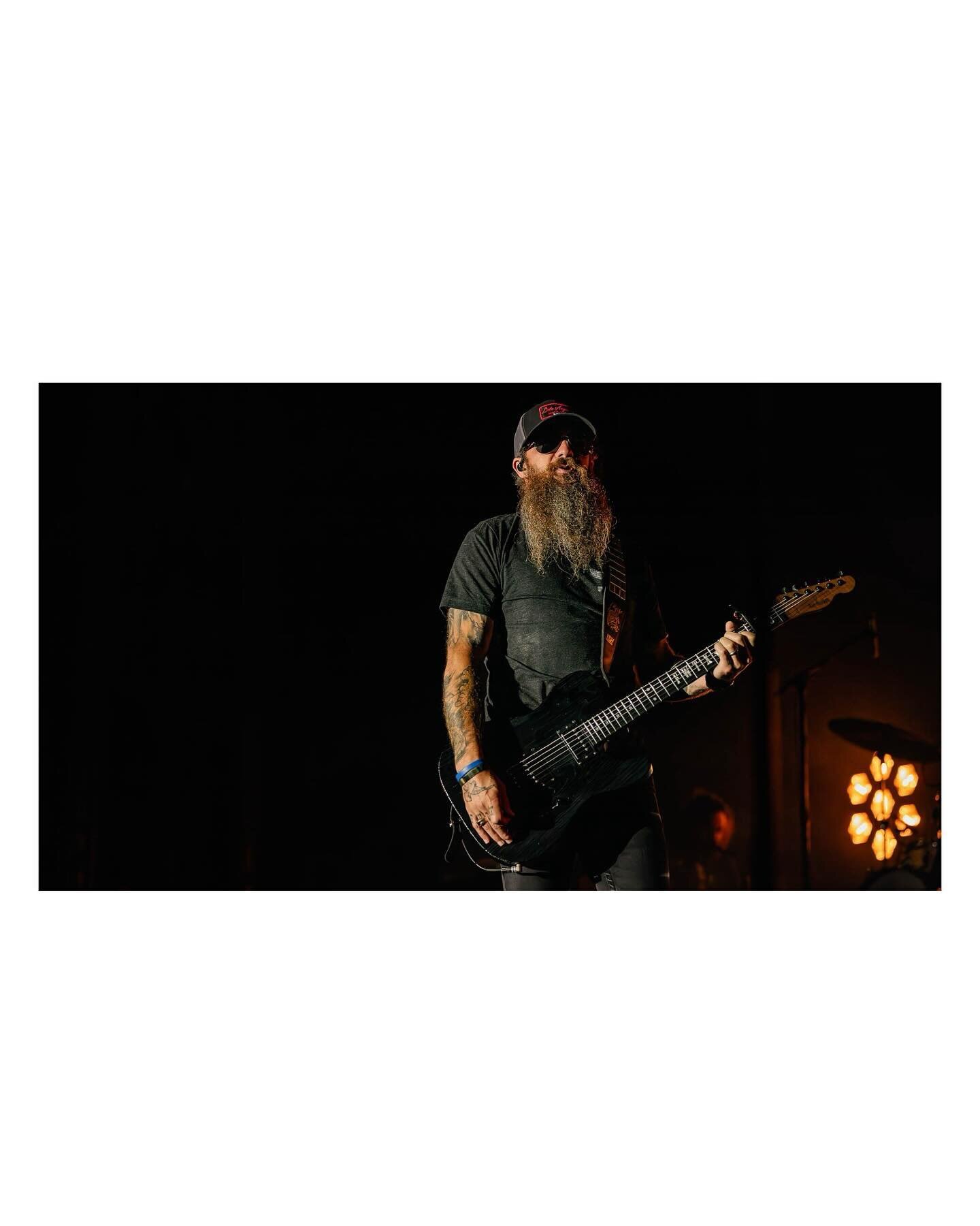 This guy can put on one hell of a show 🤘🏻
.
🎸@codyjinks 
📸 for @beach__bash 
📍Wayzata Beach
🗓️ 9.9.23

.
.
.
.
.
#codyjinks #concert #beacbash #wayzata #jjhilldays #canonphotography #canoneosr5 #underthelights #livemusic #country #mammasong #mu