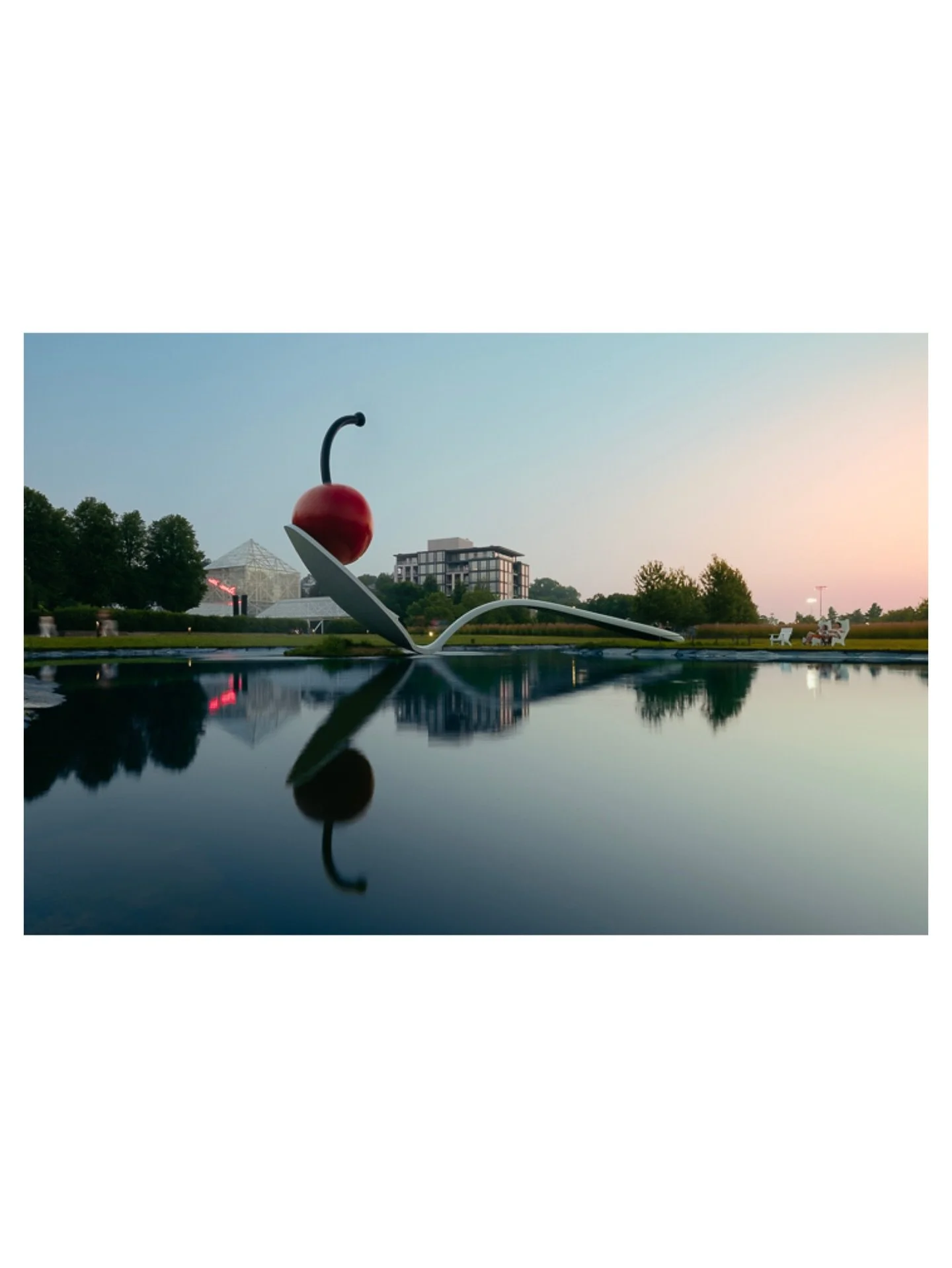 Spoonbridge and Cherry 
.
.
.
.
.
#SpoonbridgeAndCherry #SpoonCherry #longexposure #longexposurephotography #nightphotography #canonphotography #canonr5 #NightInMinneapolis #MinneapolisArt #MinnesotaArt #publicart #sculpturephotography #ThisIsMyMN #O