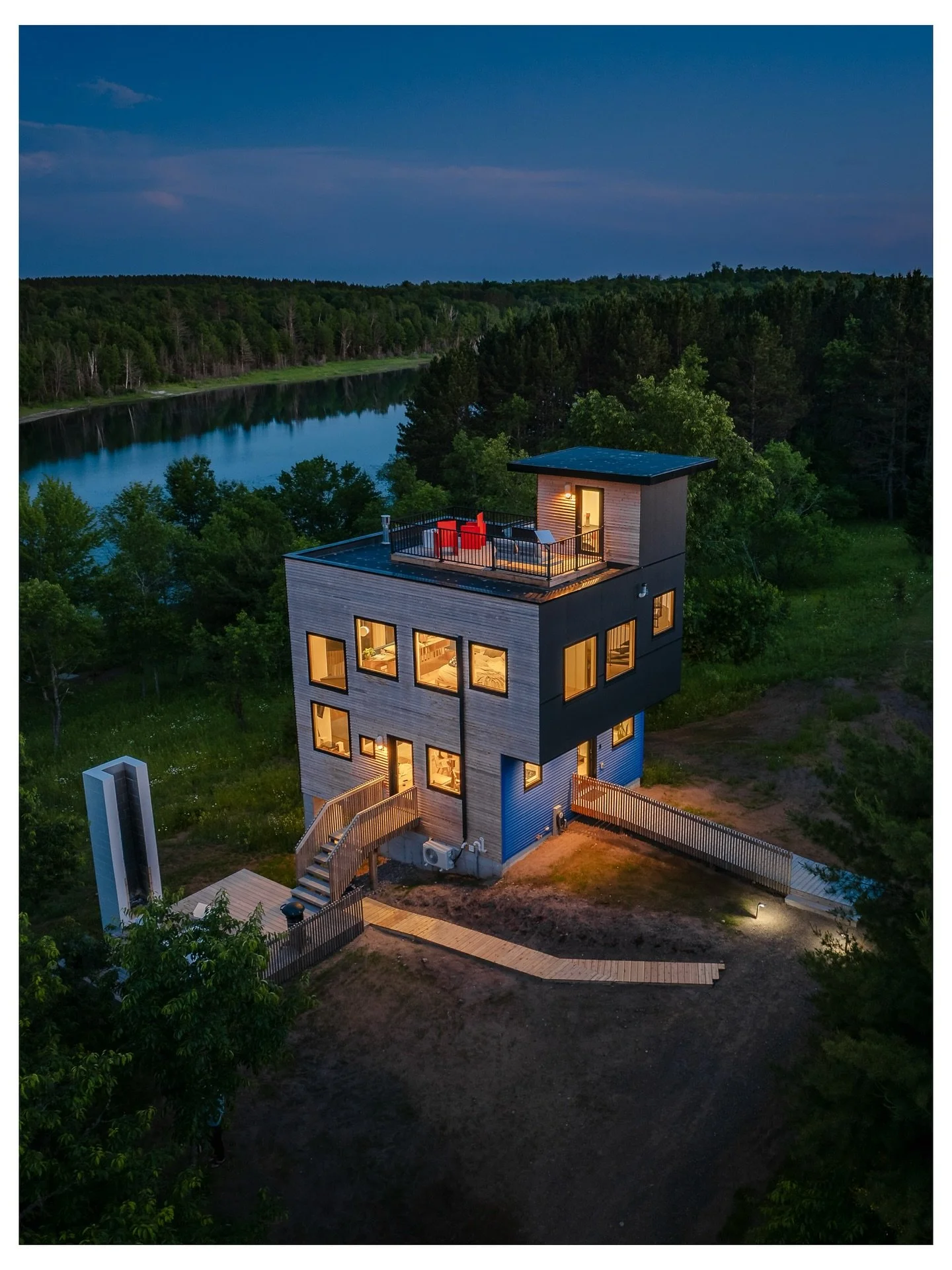 The only real question is&hellip; who are you bringing with you to @whereiswanderloft 🧳 
.
Perched on one of the highest points in Vilas County, Wanderloft blends modern design with the raw beauty of nature, all thoughtfully crafted by award-winning