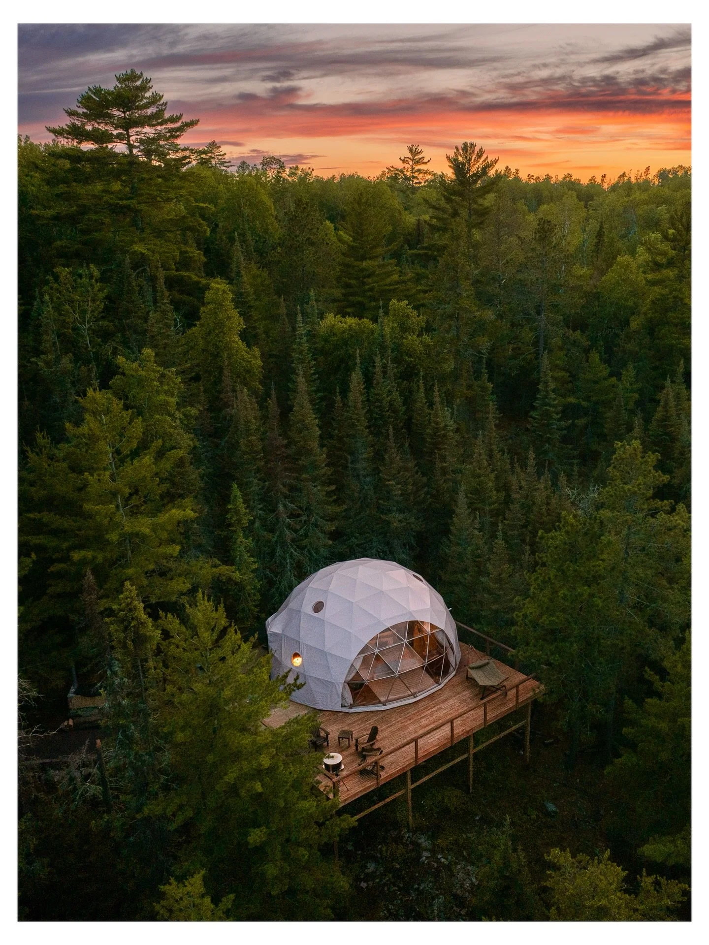 There&rsquo;s something magical happening in Crane Lake 🌌 Tucked away on the edge of Voyageurs National Park and within eyesight from the Canadian border, the Big Dipper and Little Dipper domes offer a dreamy escape into the wild. ⁣
⁣.
Reachable onl