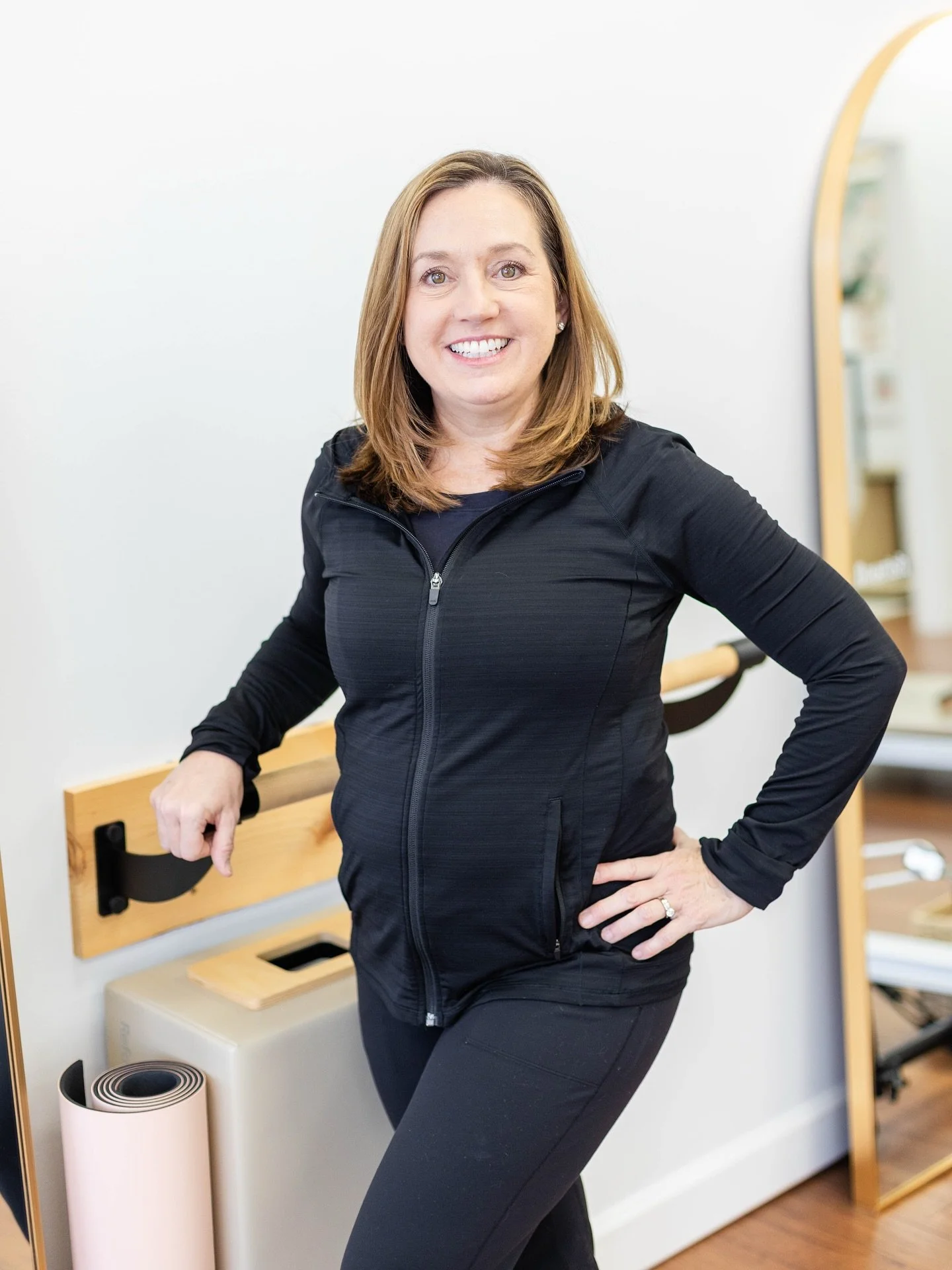 ✨MEET YOUR FUTURE PBL TEACHER: Kim ✨

Hello! My name is Kim, and I am very excited to be part of the @eytpilatesteachertraining at Pilates Barre Lex! Pilates has been a constant in my life for over 15 years, and as a former early elementary teacher, 