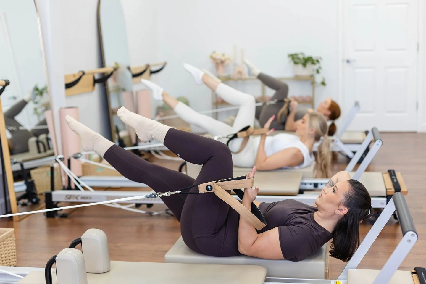 Thursday called&hellip; she&rsquo;s almost Friday. 😉✨

It&rsquo;s HOT out, so skip the excuses and come move in the A/C!!! ❄️🔥

Have you booked your classes yet? Your favorite reformer has your name on it&hellip; but not for long. 😉 😘

📲 Book ah