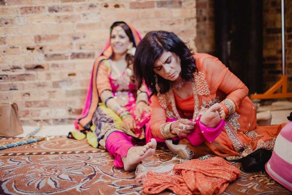 ali_mehndi_prep_675_WEB.jpg