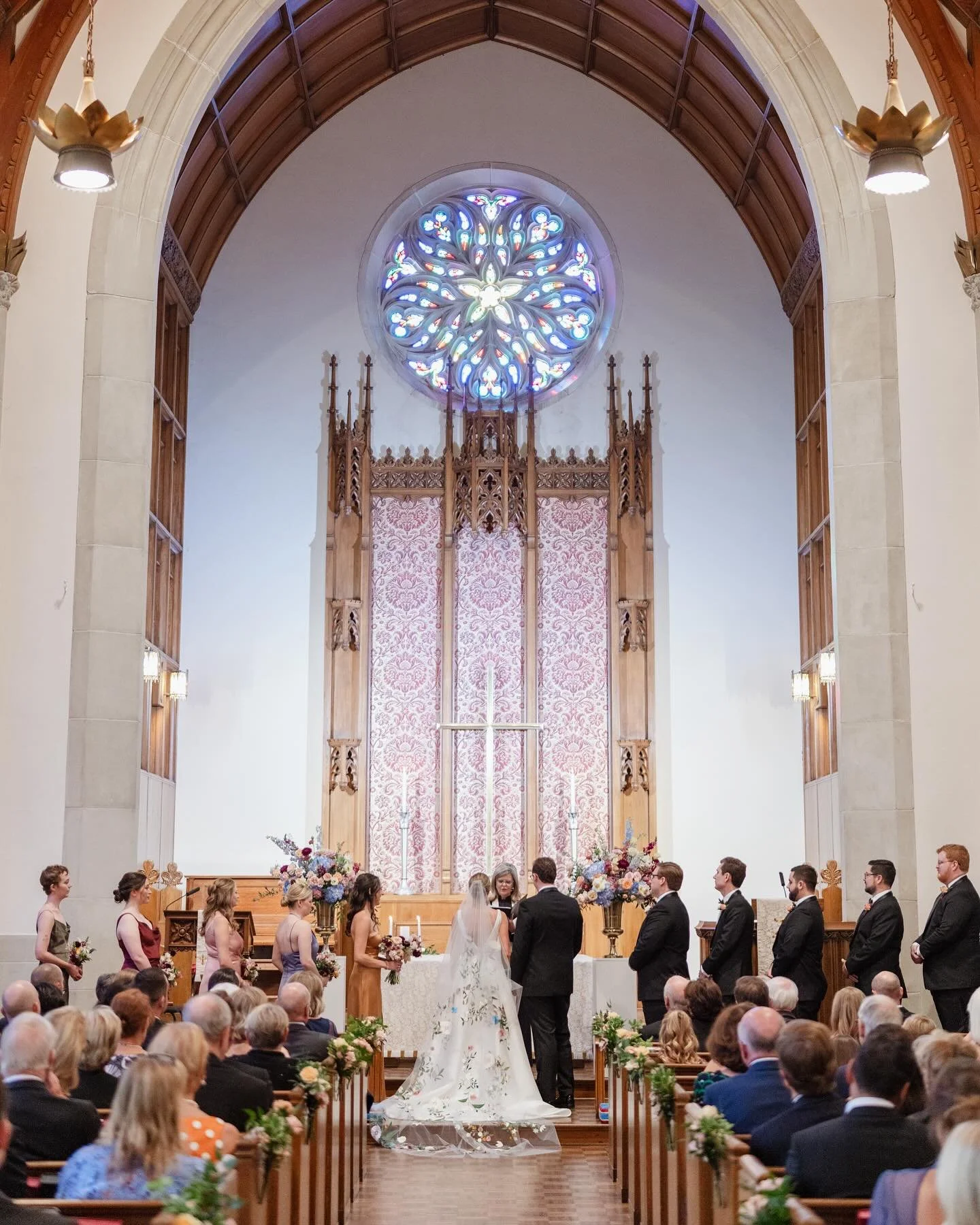 Y&rsquo;all, we&rsquo;re SUCKERS for a good chapel wedding &mdash; the way the light cascades throughout the space, the architectural details, the way sound floats around the room&hellip;perfection. Sarah Lyn and Spencer&rsquo;s ceremony at @hpumcwed