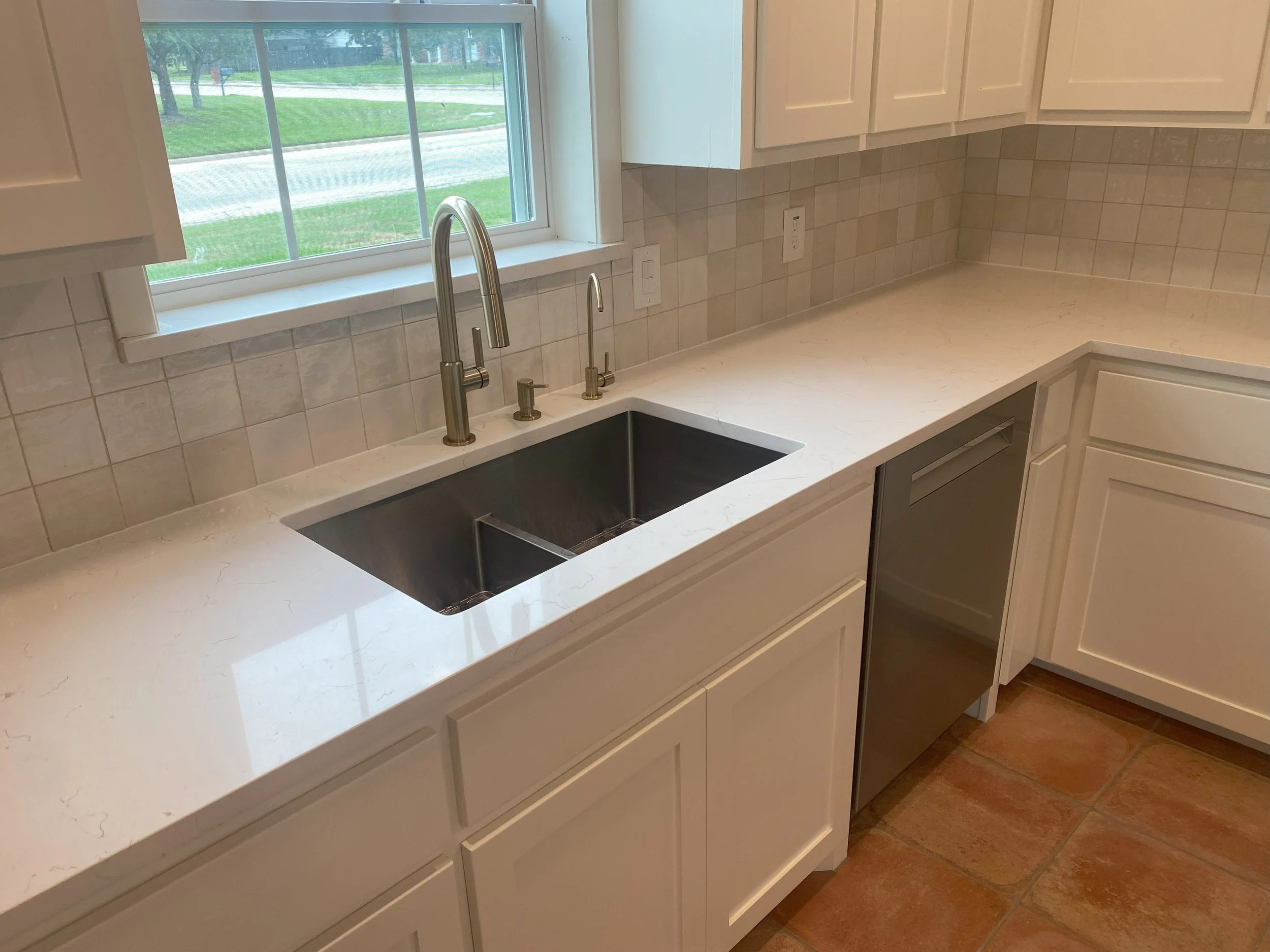 Bryan HAR kitchen with white quartz, white cabinets and backsplash 5.jpeg