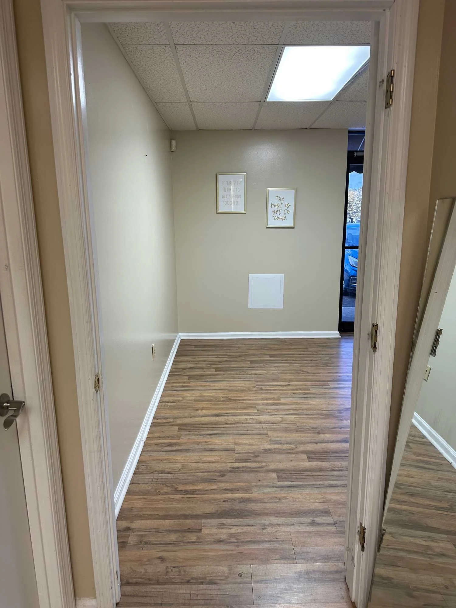 Interior image of 4290 Belair Frontage Rd.