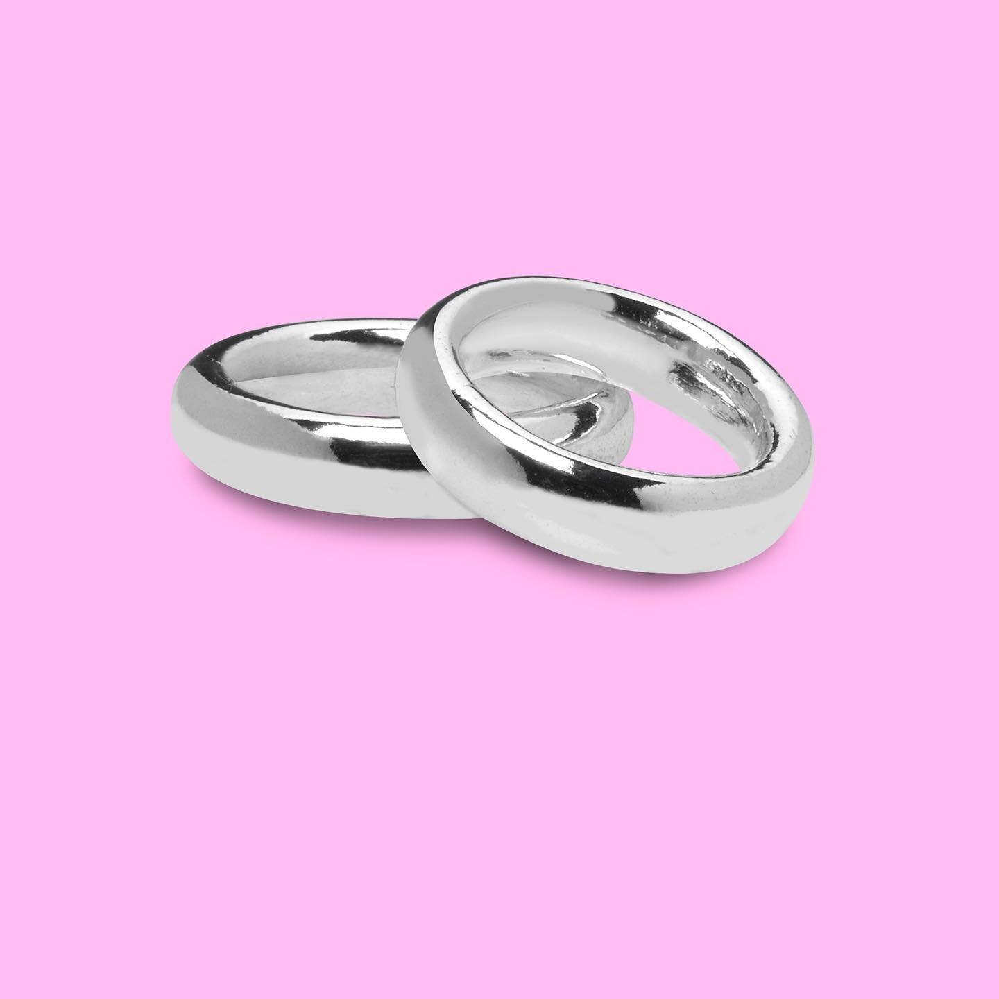 The Lifesaver Ring can be worn alone or stacked with other rings as desired

#silverring #solid #silver925 #stacking #chainrings #chunkyrings 
#lifesaverring #genderneutraljewelry #unisexjewelry #minimal 
#simple #quality #material