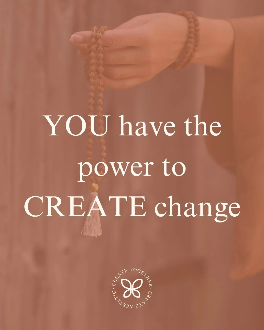 Du har ikke brug for tilladelse.
Ikke mere erfaring.
Ikke det perfekte tidspunkt.

Hvis noget f&oslash;les sk&aelig;vt, i din forretning, dit brand eller dit liv generelt, s&aring; har du allerede alt det, der skal til for at skabe forandring.

Det s