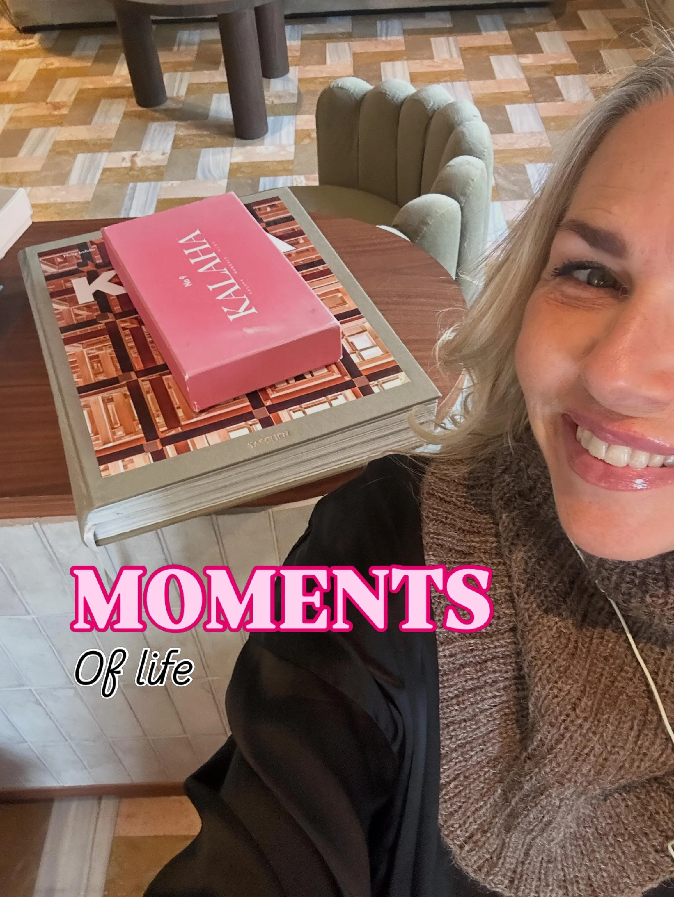 Moments of life.

For&aring;r i K&oslash;benhavn med blomster, der folder sig ud i fuld farveprakt. Lidt ligesom mennesker g&oslash;r, n&aring;r de giver sig selv plads til at blomstre. 🌸🌸

&AElig;stetiske caf&eacute;bes&oslash;g, messer, astrologi