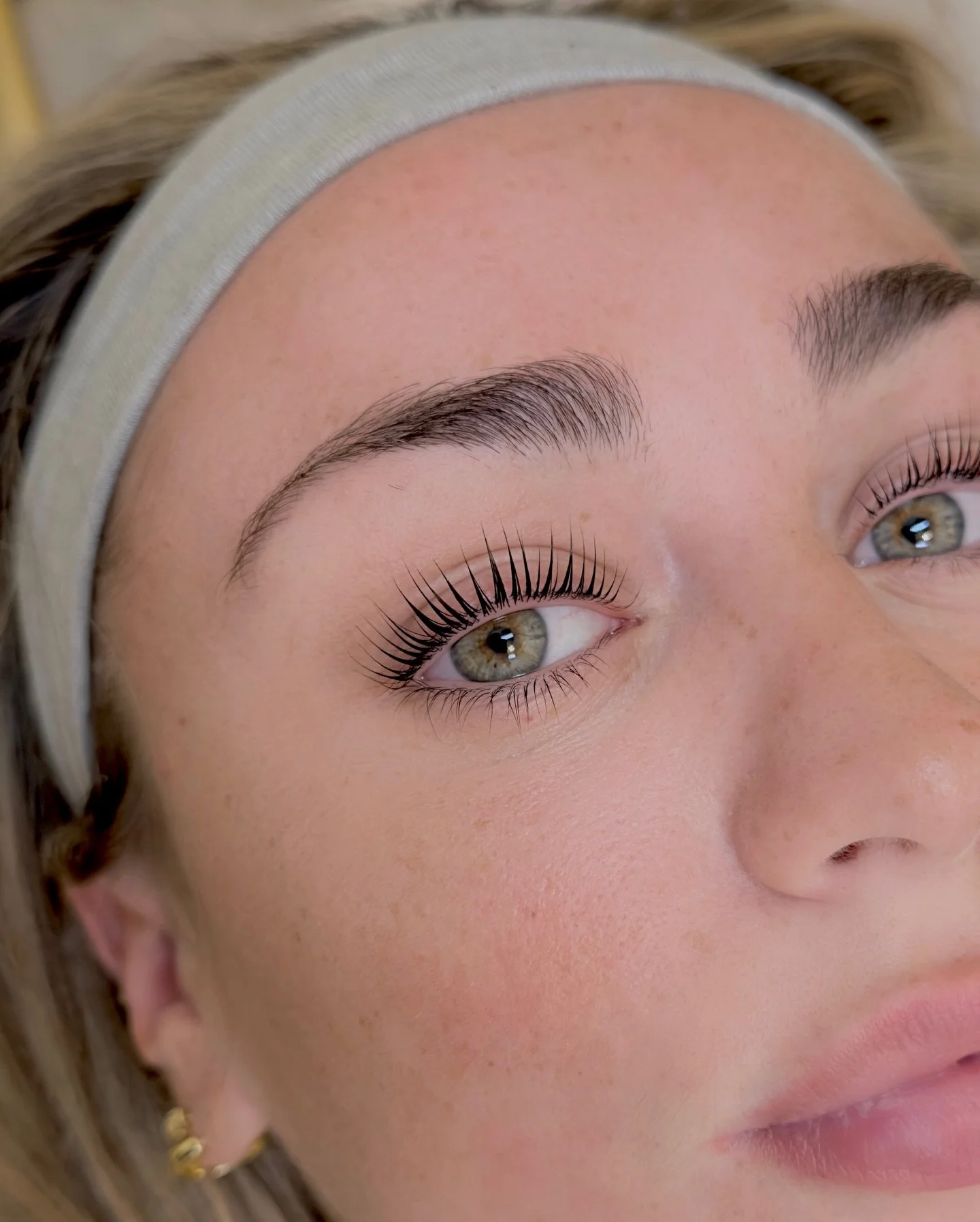 When your natural lashes can lift like this 🪽✨ 

#lashlift #lashliftnyc #lasheslongisland #newyork #lashliftandtint