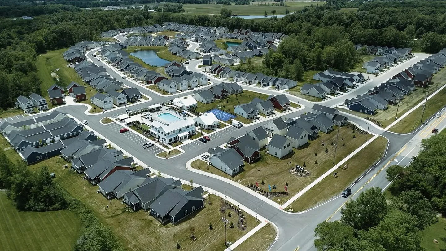 📸 Take a look at this beautiful aerial view of our newly completed project in Fort Wayne, Indiana - @dupontmeadows! 🏡✨

We&rsquo;re proud to showcase this community, offering unparalleled comfort and convenience in single-family rental homes. 

🔑 