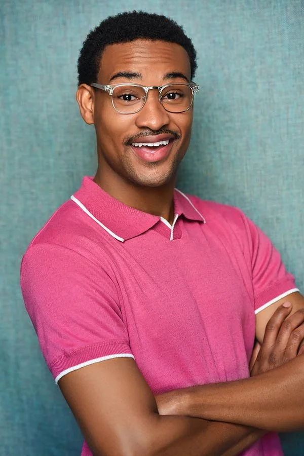 comedic-actor-headshot-pink-polo-los-angeles.jpg