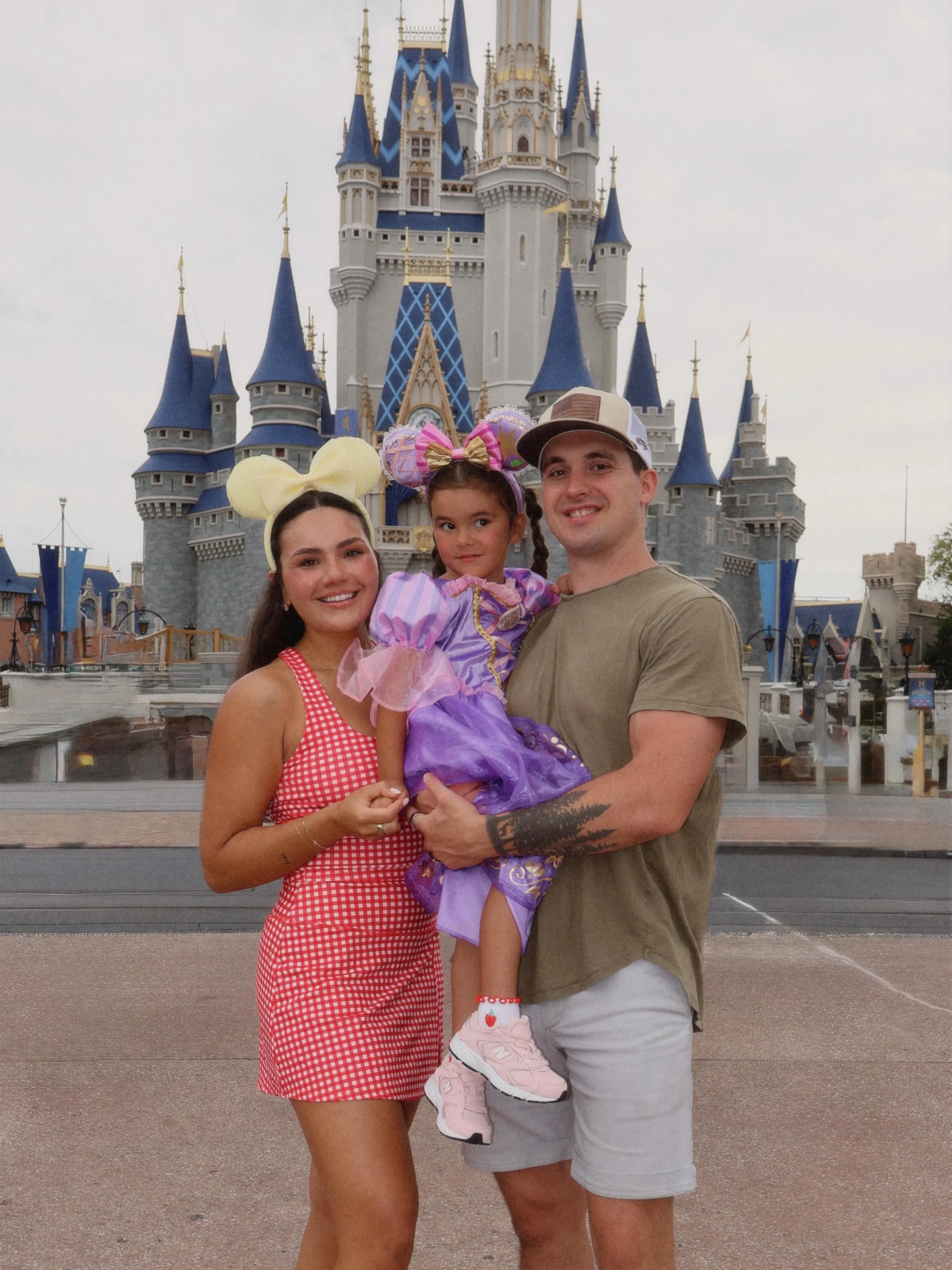 Took our girl to Disney!! Best day ever!! 🏰✨🎠🎆💫🎈🎶🐭❤️