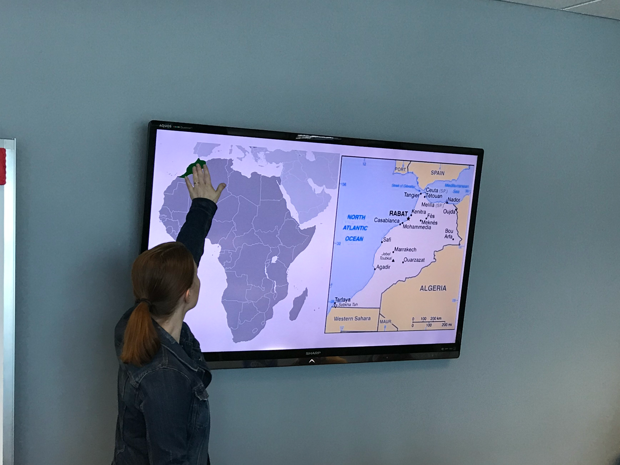 Cultural and regional orientation using maps and authentic materials during a live session.