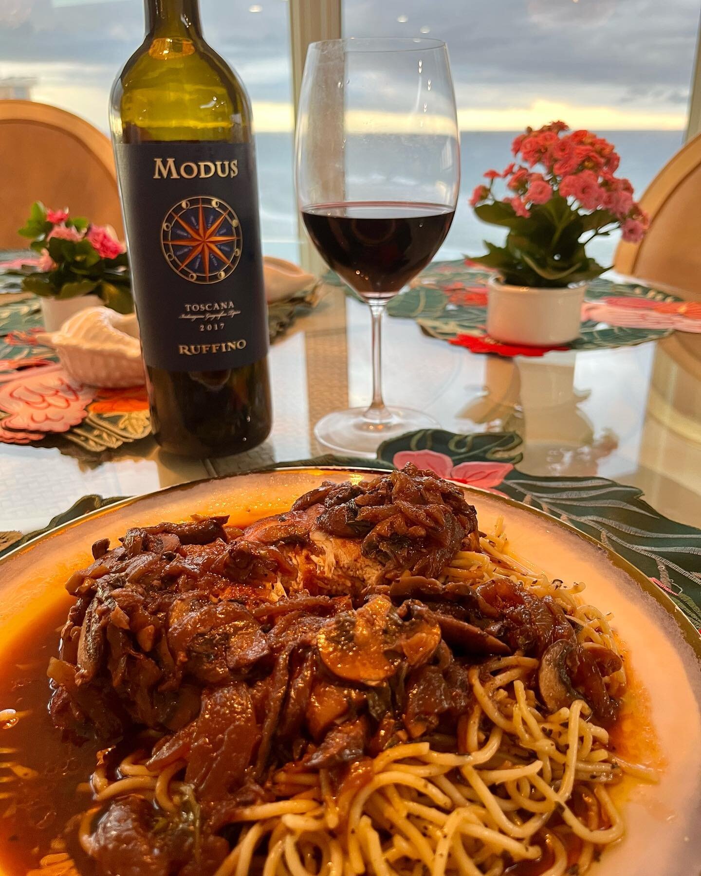 Our Chicken with Caramelized Onion &amp; Cremini Mushroom Sauce paired perfectly with @ruffinowines 2017 Modus Super Tuscan, a blend of Sangiovese, Merlot, and Cabernet.  Comfort food on a stormy day. @beyer.tom #iaccse #italianmade🇮🇹 @italiancraft