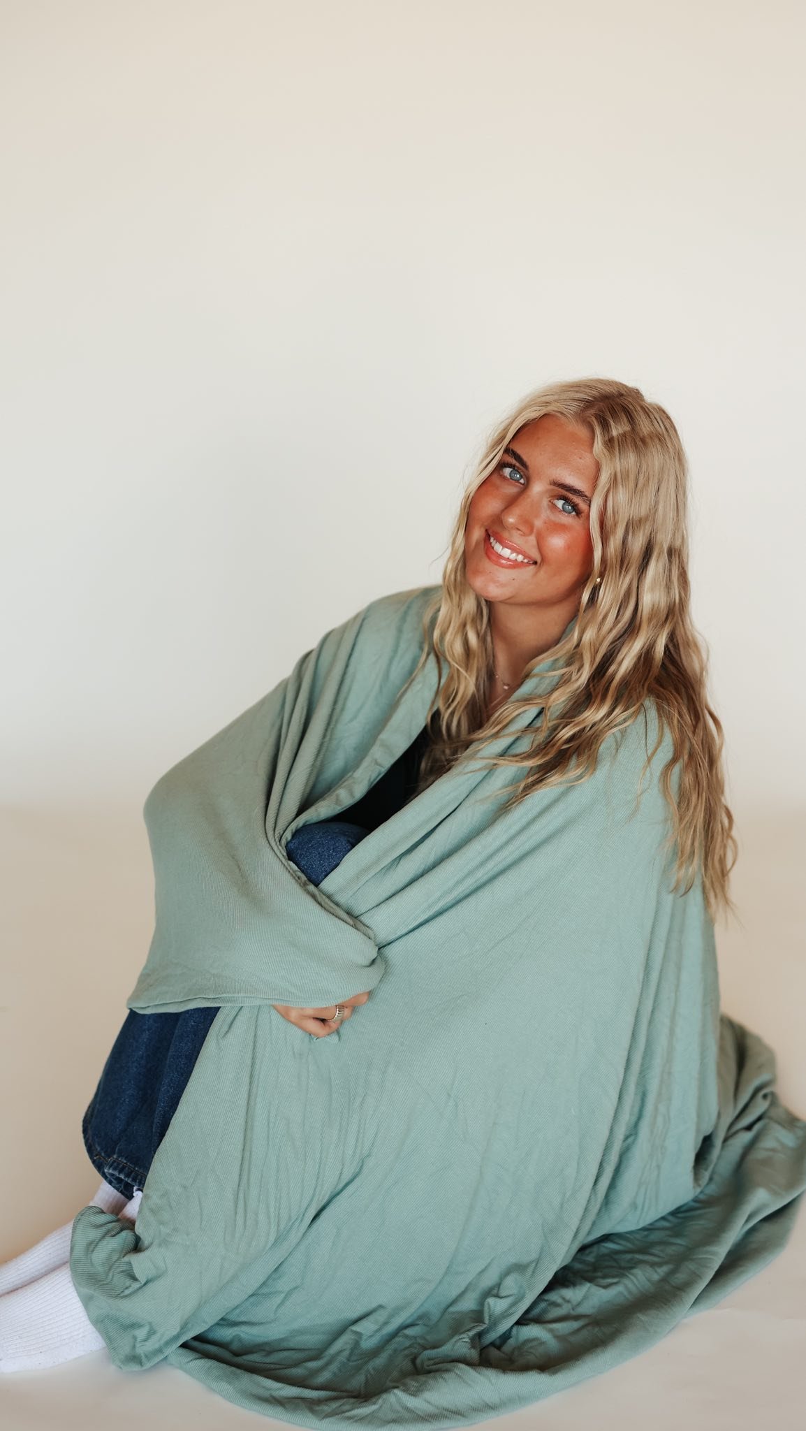 I googled your symptoms and turns out all you need is a new blanket from us🫶🏼
Use code HOLIDAY20 for 20% off all adult swaddles. Sale ends tomorrow. And it’s our biggest one of the year.