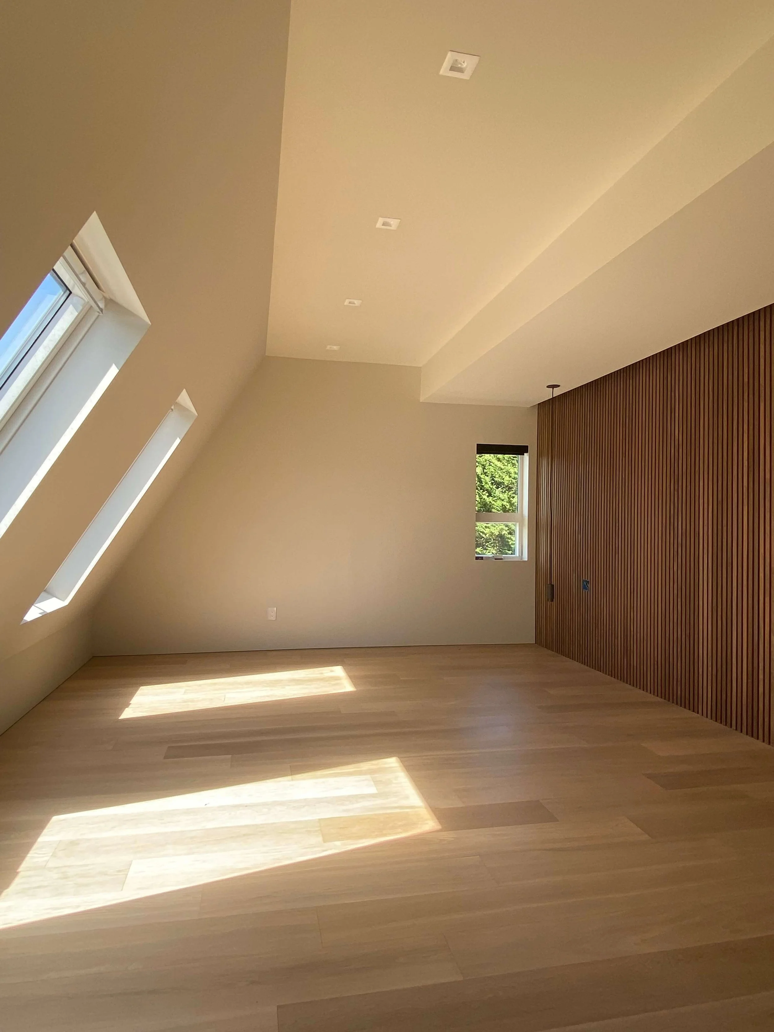 Full home drywall installation and Level 5 finishing completed in Redmond, WA with smooth walls, clean ceiling lines, primer, and premium interior paint.