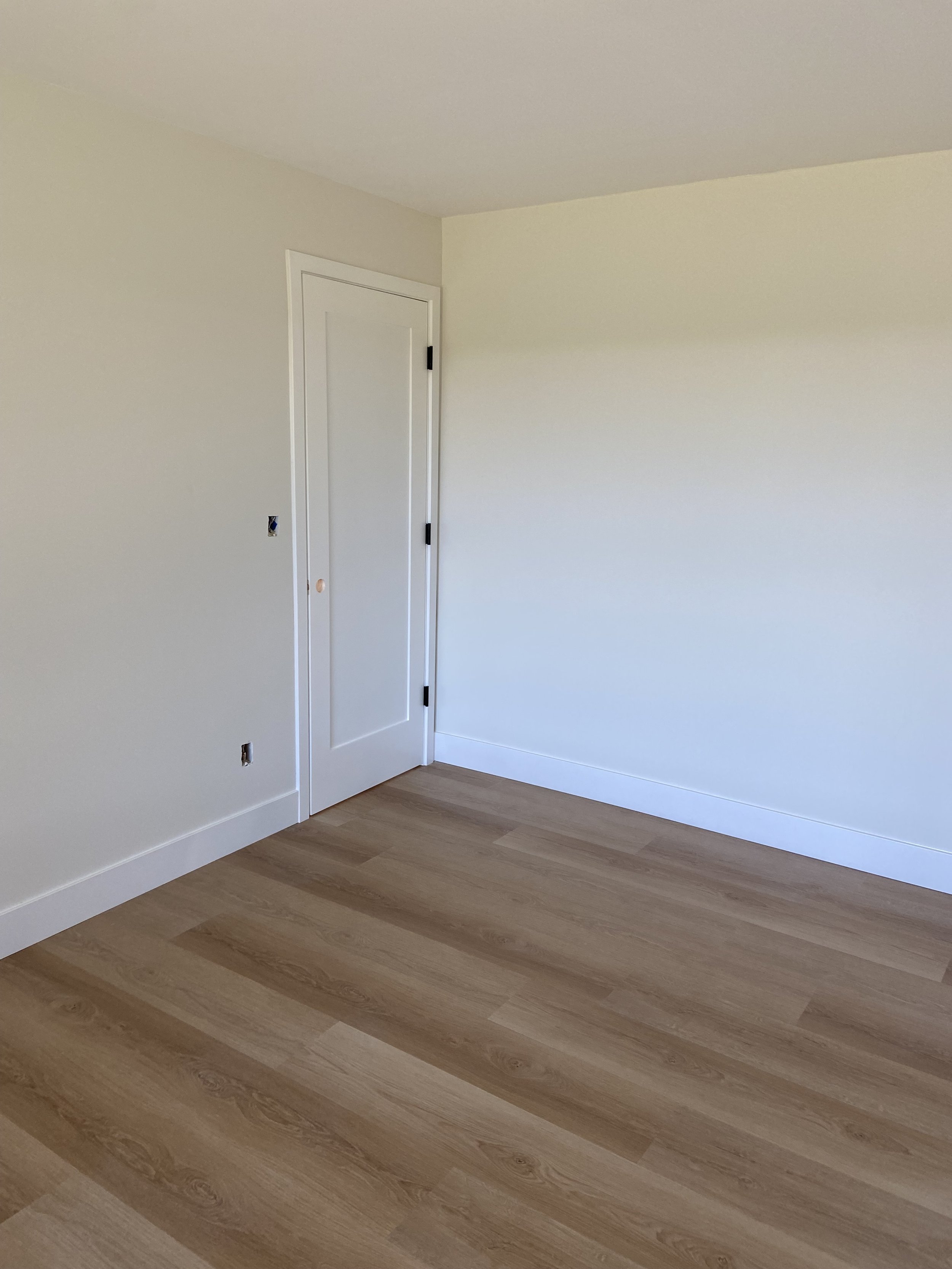 After drywall repair in Mercer Island WA with Level 4 smooth wall finishing and interior painting.