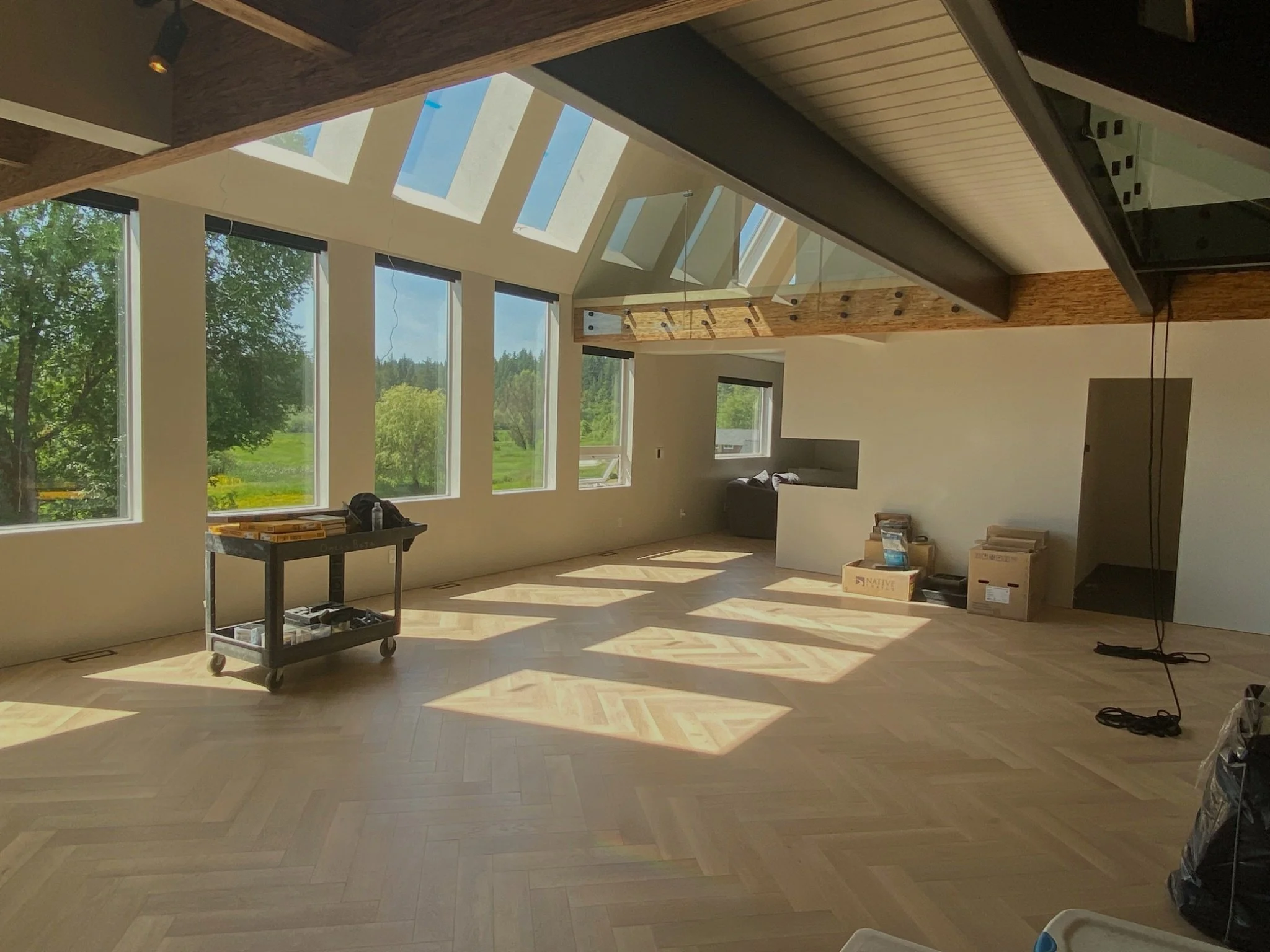 Level 5 skim-coated drywall finish with smooth ceilings and modern architectural detailing in Washington