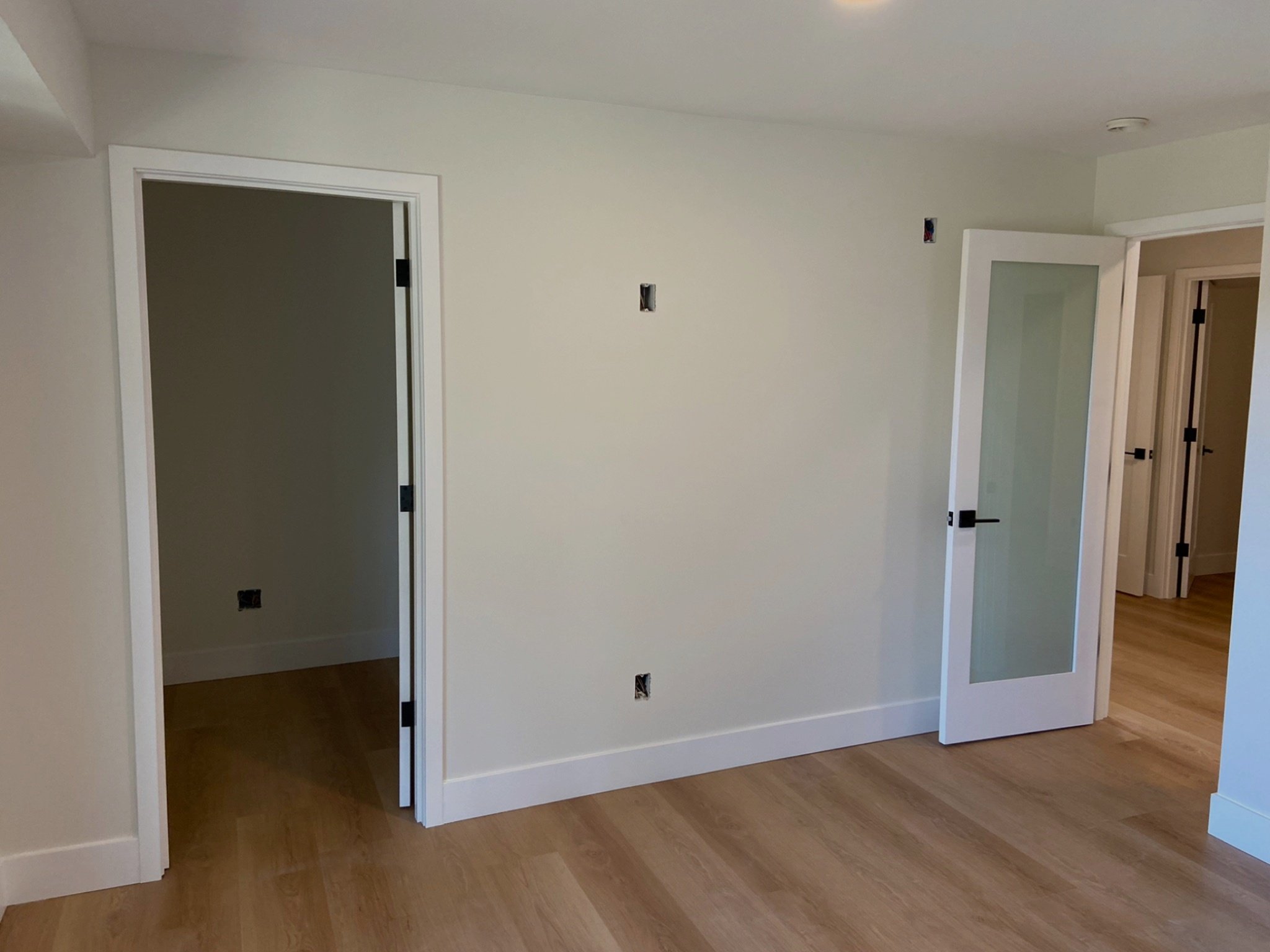 Seamless drywall repair and smooth wall repainting with invisible patch blending