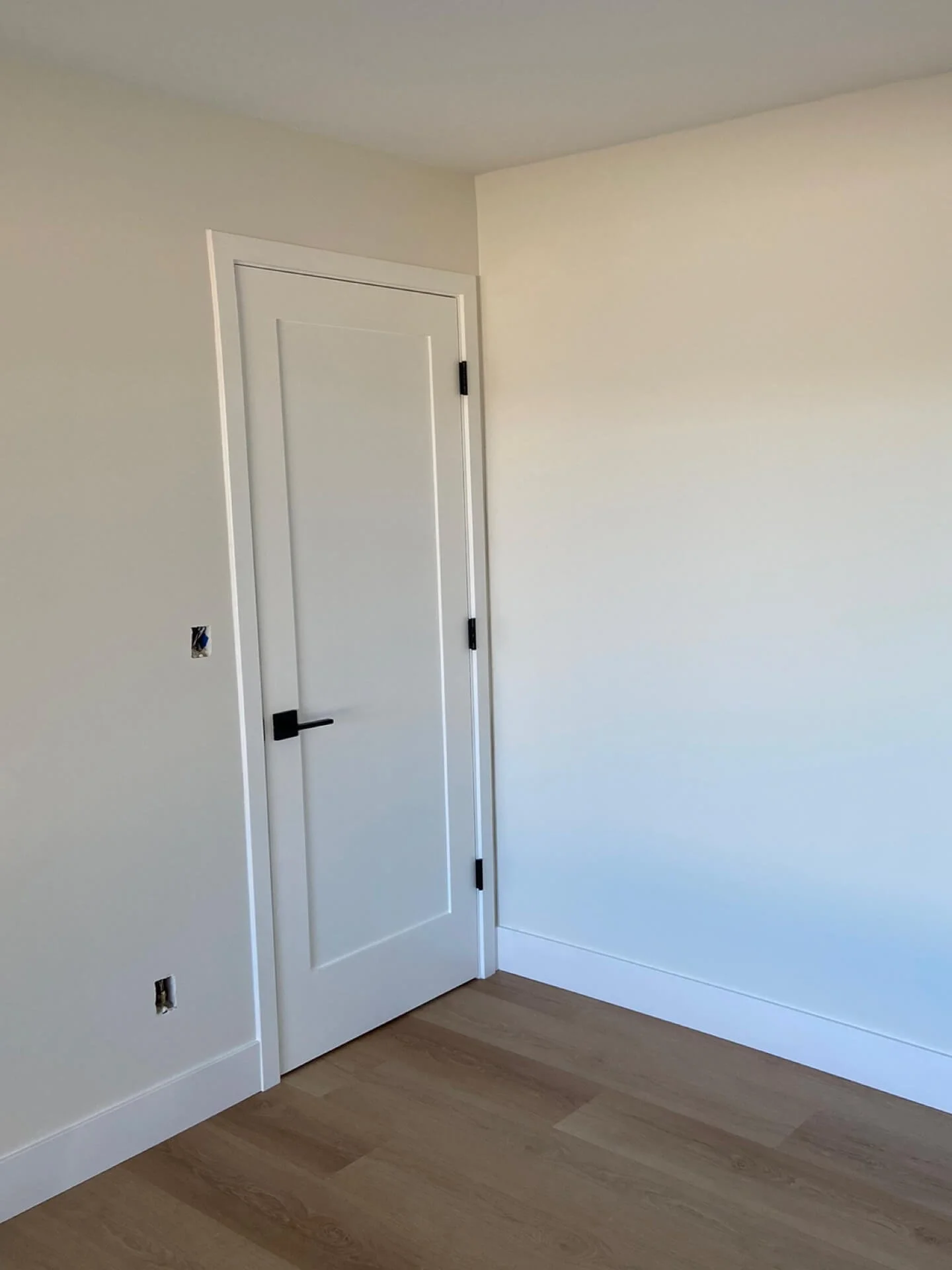 After drywall repair in Mercer Island WA with seamless wall patching, Level 4 smooth finish, and professional interior painting.
