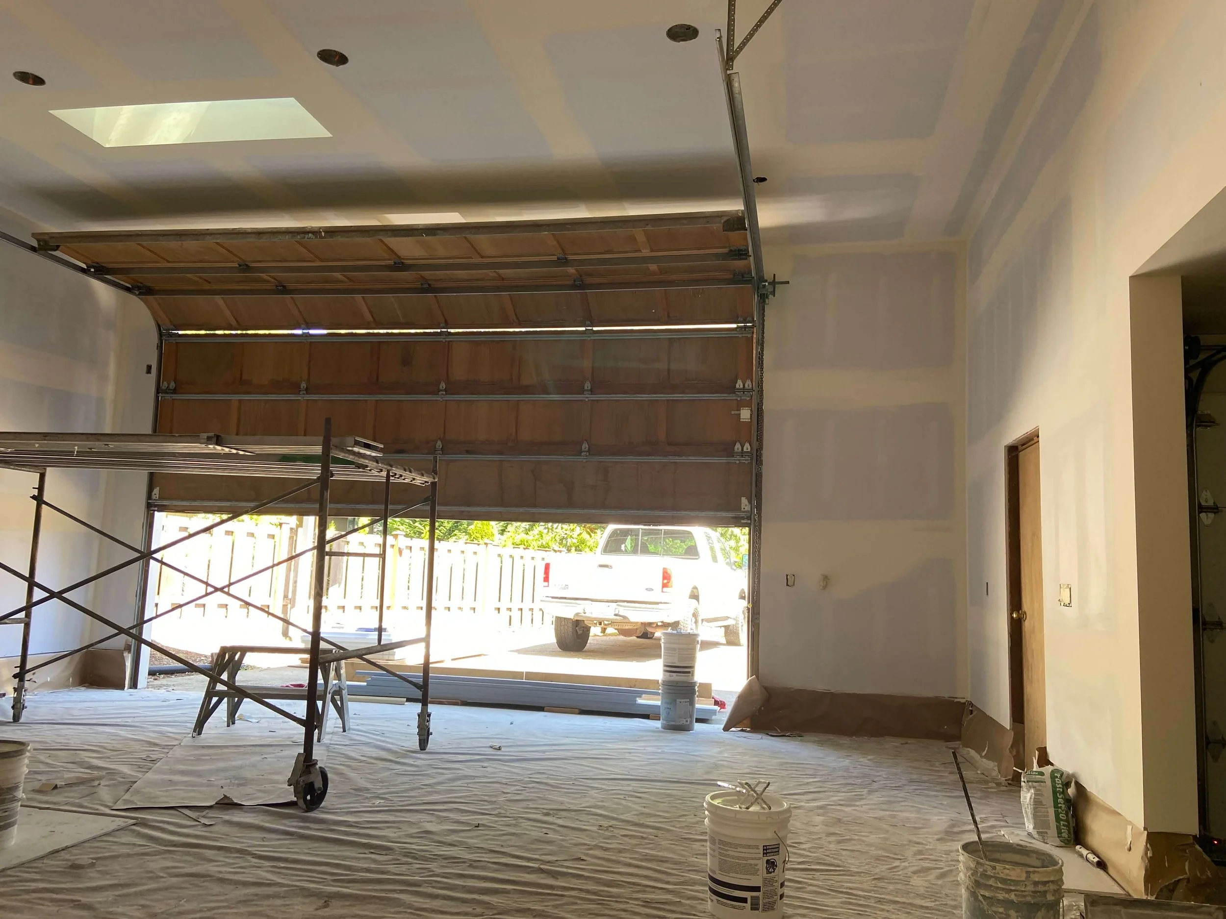 Level 4 garage drywall finishing with multiple coats of drywall compound in Kenmore WA.
