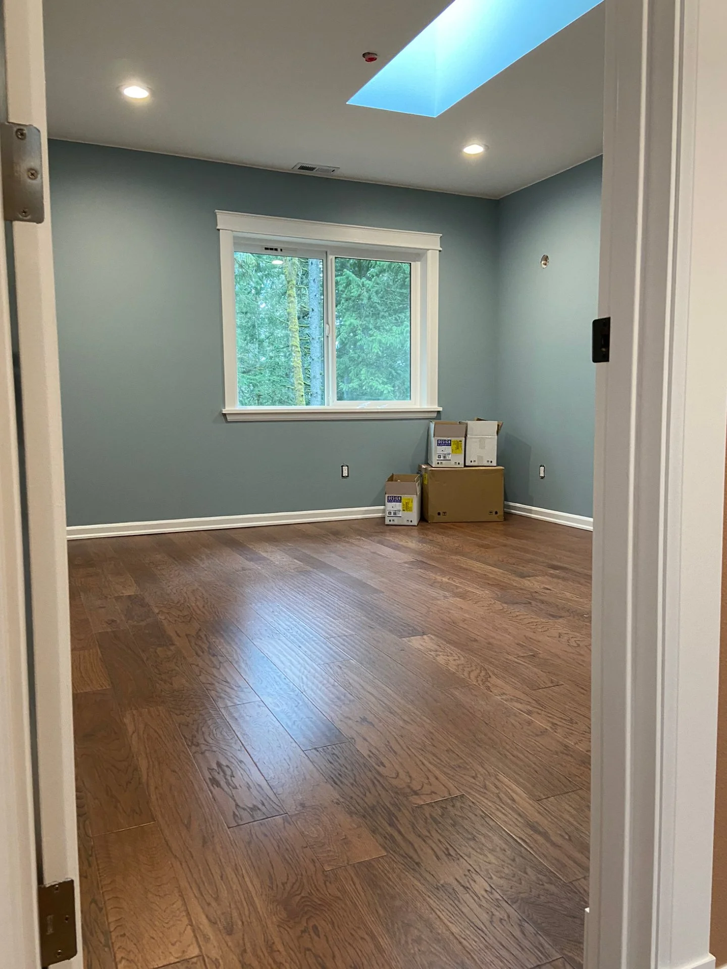 ADU drywall installation and Level 4–5 finishing contractor in King and Snohomish County delivering full priming and premium interior painting for accessory dwelling units.