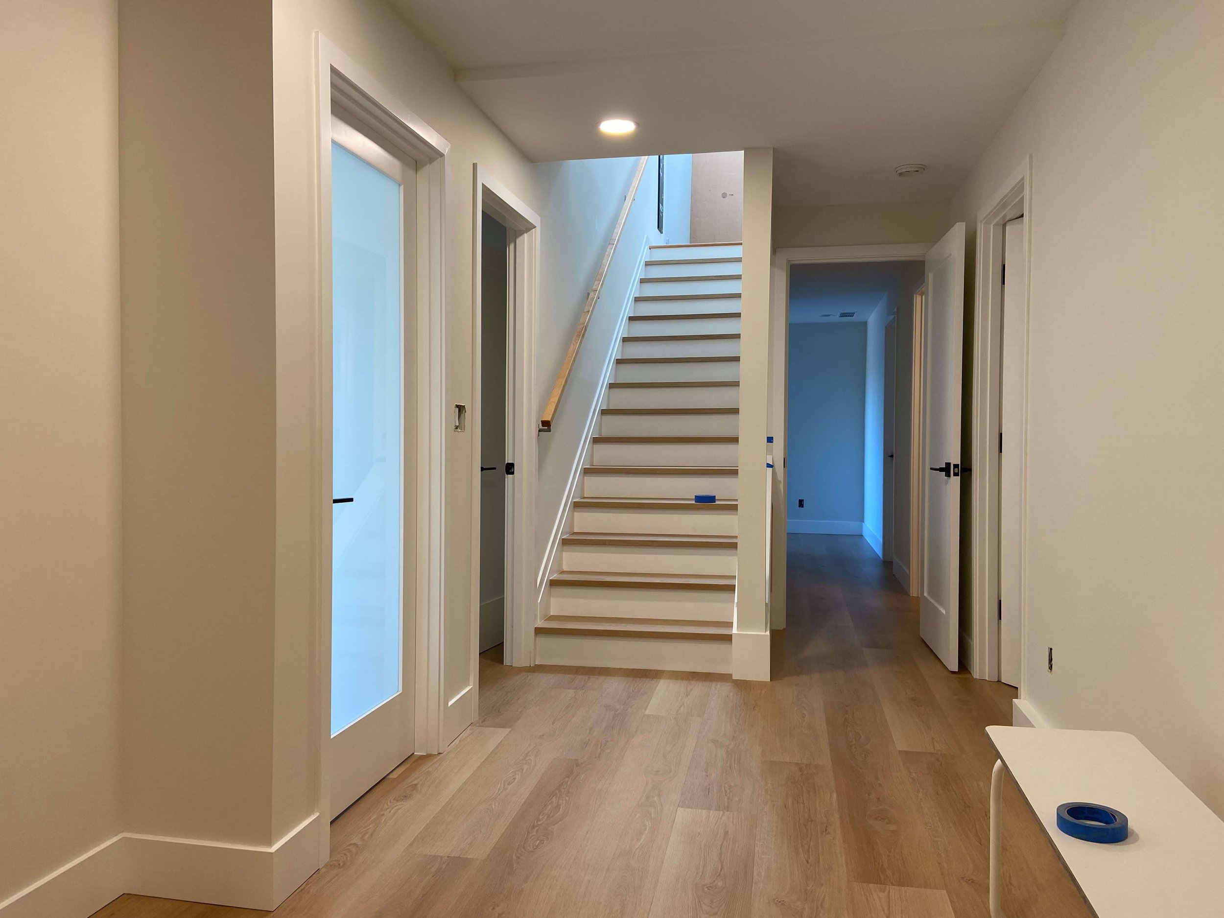 Basement drywall installation contractor in Snohomish and King County providing smooth walls, Level 4–5 finishing, primer, and interior paint for finished basements.