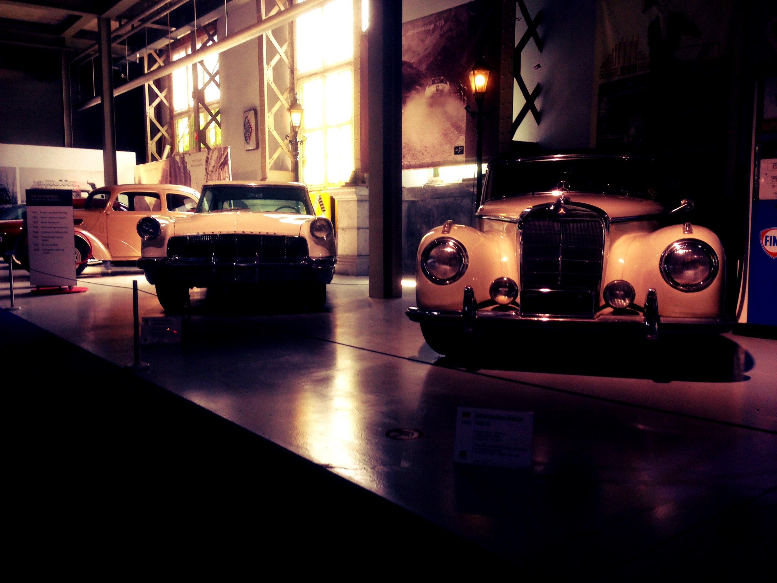 Mercedes-Benz 300S Roadster & Lincoln Continental Mark II.

#mercedes #mercedesbenz #benz #300s #roadster #convertible #classic #vintage #classiccars #vintagecars #whitecars #V8 #inlinesix #inline6 #sixcylinder #zescilinder #luxurycars #cars #luxeaut