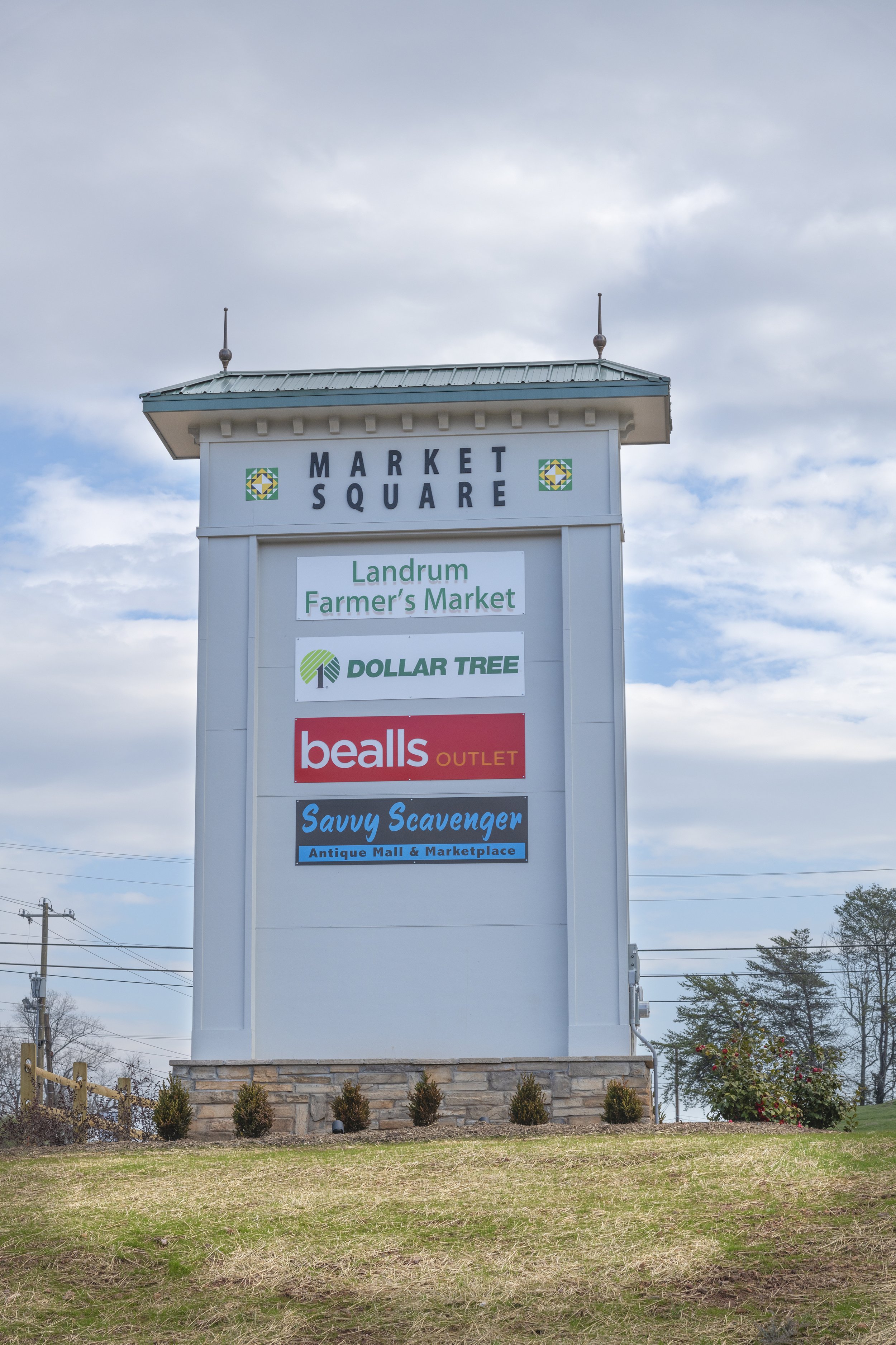 LandrumQuilts_MarketSquareSign.jpg