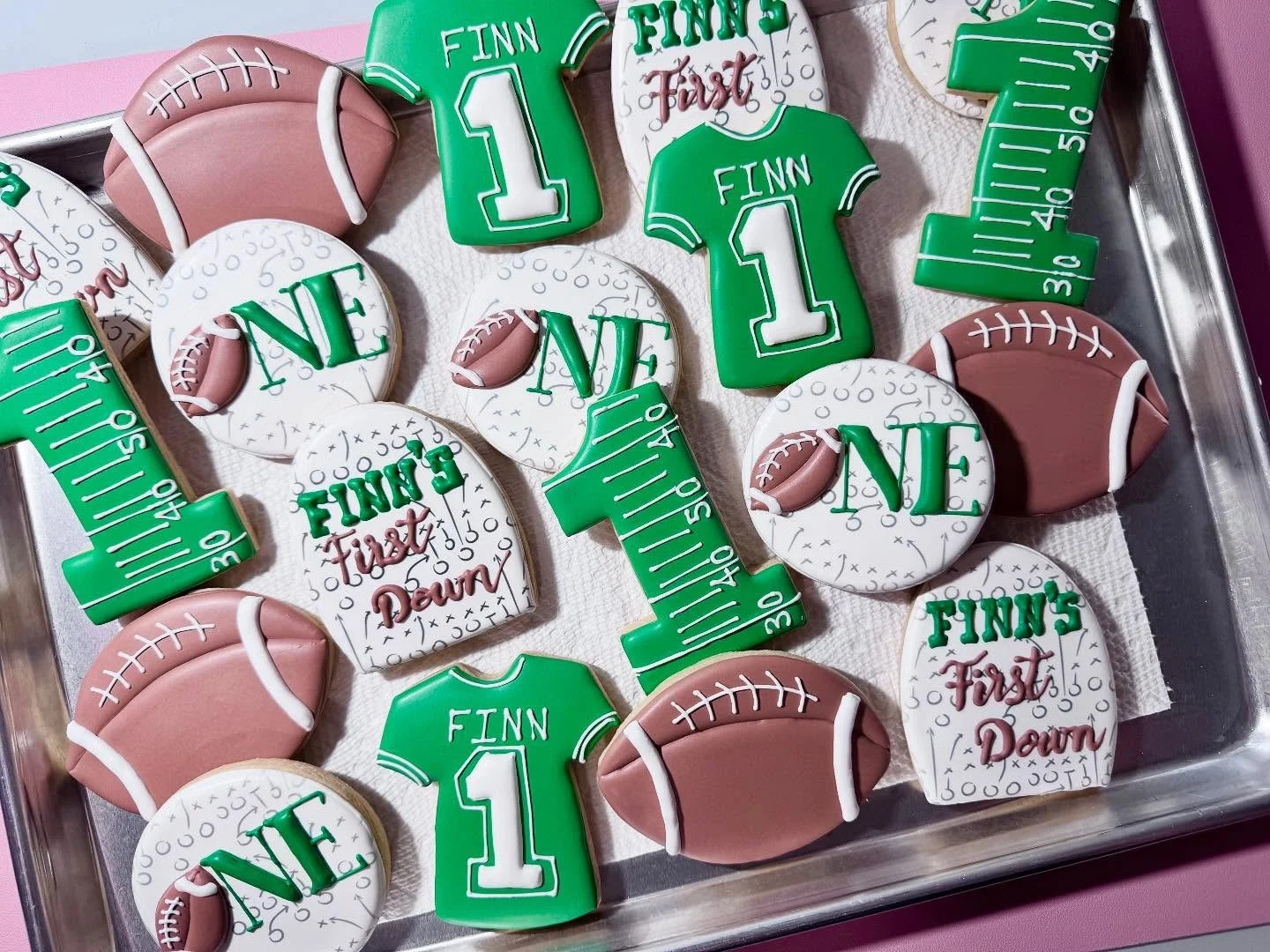 🏈 &ldquo;First Down and One to Grow On!&rdquo; 🎉
Celebrating a touchdown-worthy first birthday with adorable football-themed cookies &mdash; jerseys, goalposts, and sweet little footballs for our MVP turning ONE! 🎂 
.
.
#FirstDownFirstBirthday #Fo