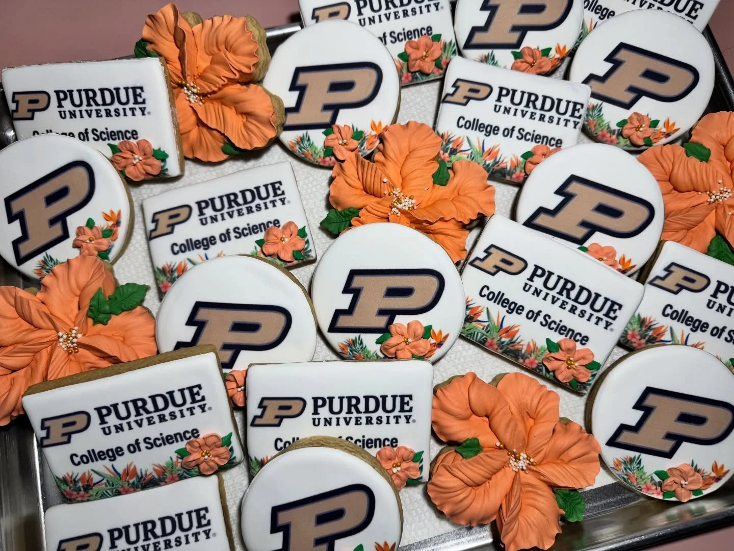 I absolutely loved making this set for this Purdue University event that takes place every year right here in Naples, FL! 
.
.
#collegecookies #purdueuniversity #logocookies #customcookies #naplesfl