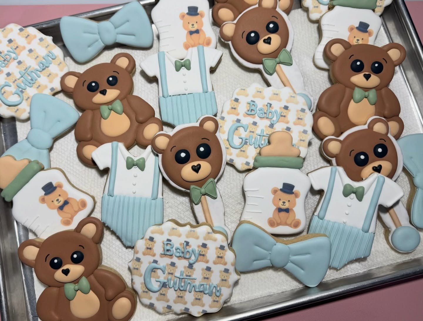This bear-themed baby shower cookie set was almost too cute to eat!!

#sugarcookies #cookieart #naplesfl #babyshower #swfl