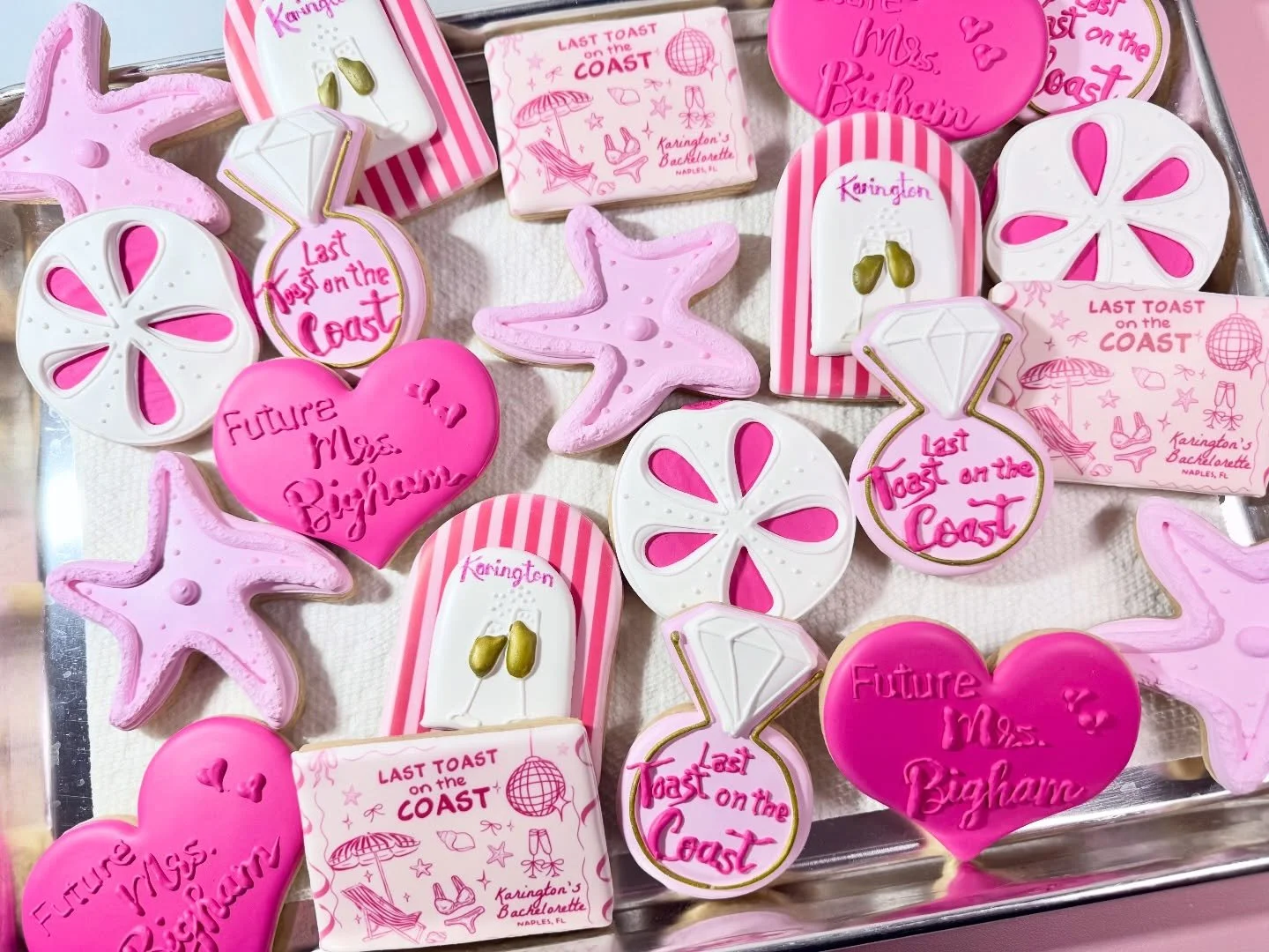 &bull; Last Toast on the Coast! 
Shell yeah, she&rsquo;s getting married so Sip, sip, hooray &mdash; it&rsquo;s her bachelorette getaway!
.
.
#lasttoastonthecoast #customcookies #colliercountymoms #naplesflorida