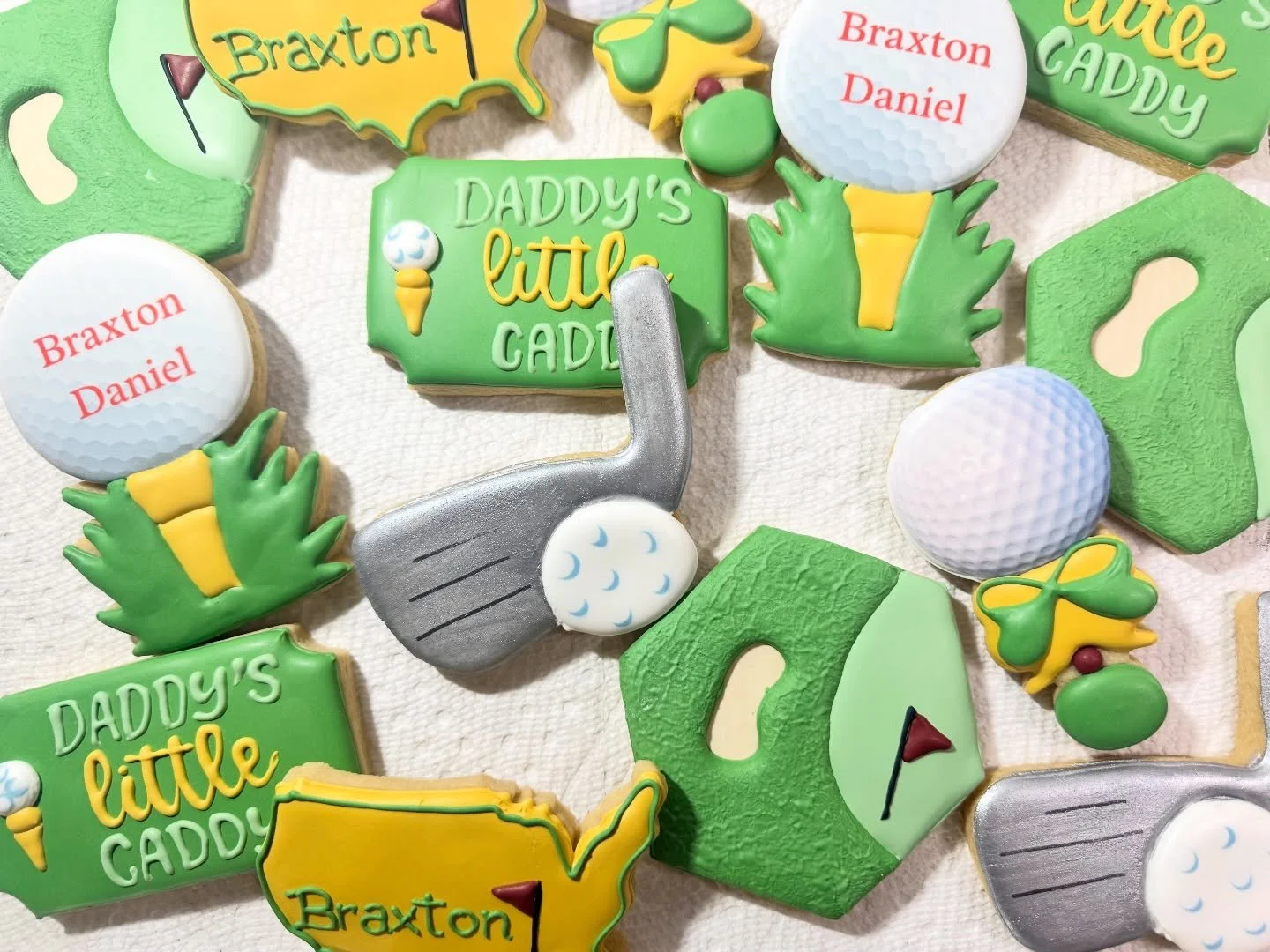 Daddy&rsquo;s little caddy is on the way ⛳️💚 Celebrating the sweetest baby shower with custom decorated golf-themed cookies, soft greens, clubs, and all the little details for the perfect day. 
.
.
#DaddysLittleCaddy #BabyShowerCookies #CustomDecora