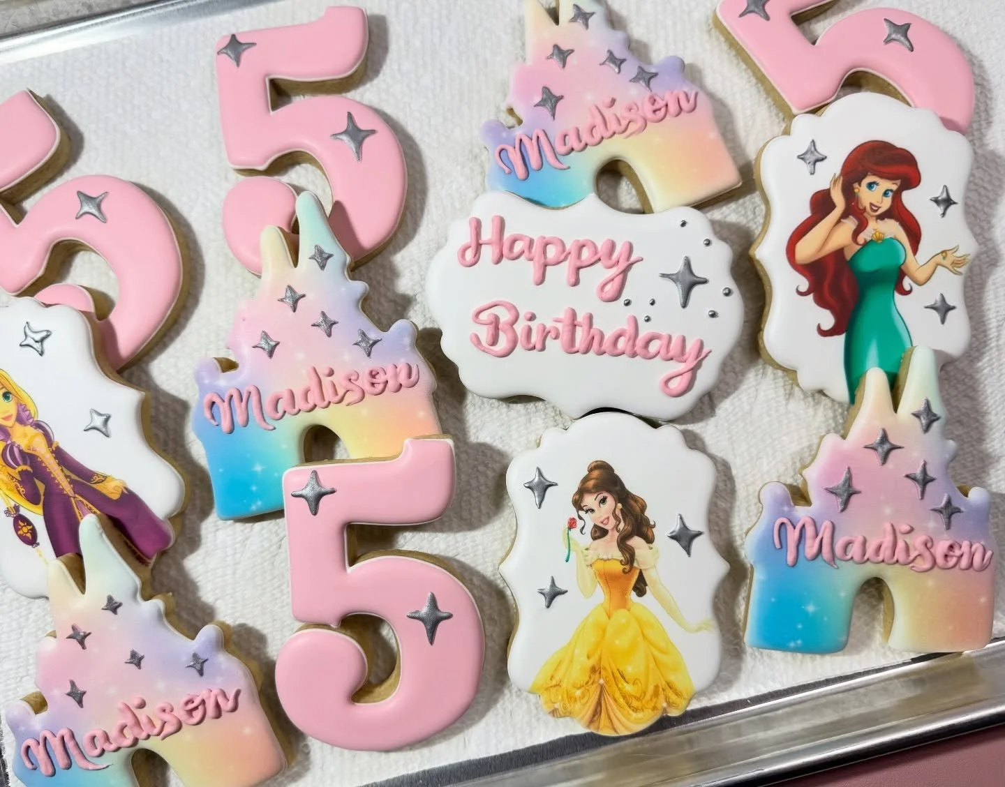 Sparkles, crowns, and all things magical for one sweet 5th birthday princess 👑✨ These custom decorated cookies were made for a day full of magic, dreams, and happily ever afters.

#PrincessBirthday #5thBirthdayGirl #MagicalPrincess #CustomCookies #D