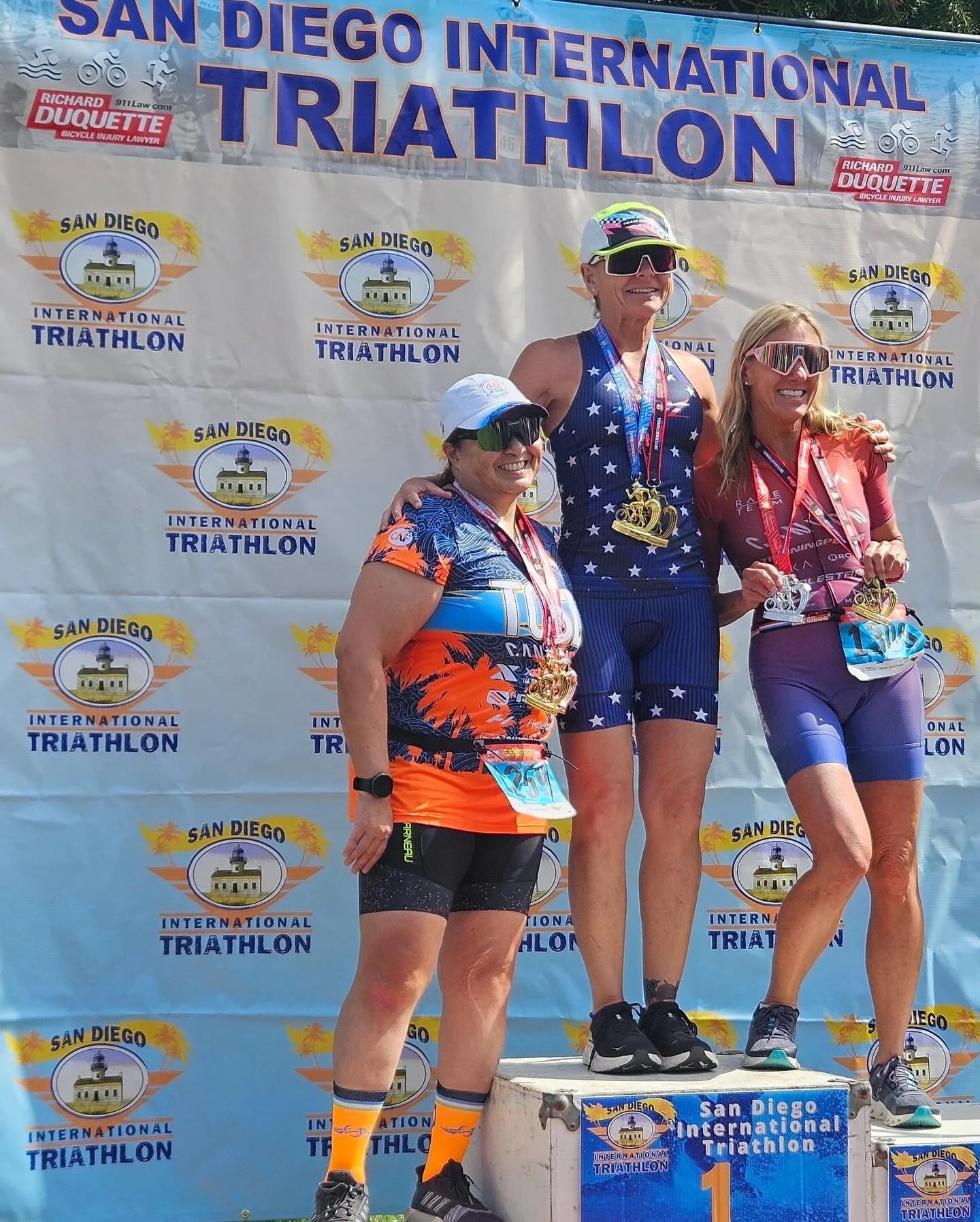 Coach Beth @artisan_swim had the fastest swim splits across the board in her division- out of 15 men and women in today&rsquo;s San Diego International triathlon. 🙌😊⭐️⭐️⭐️⭐️⭐️🌊🌊🌊