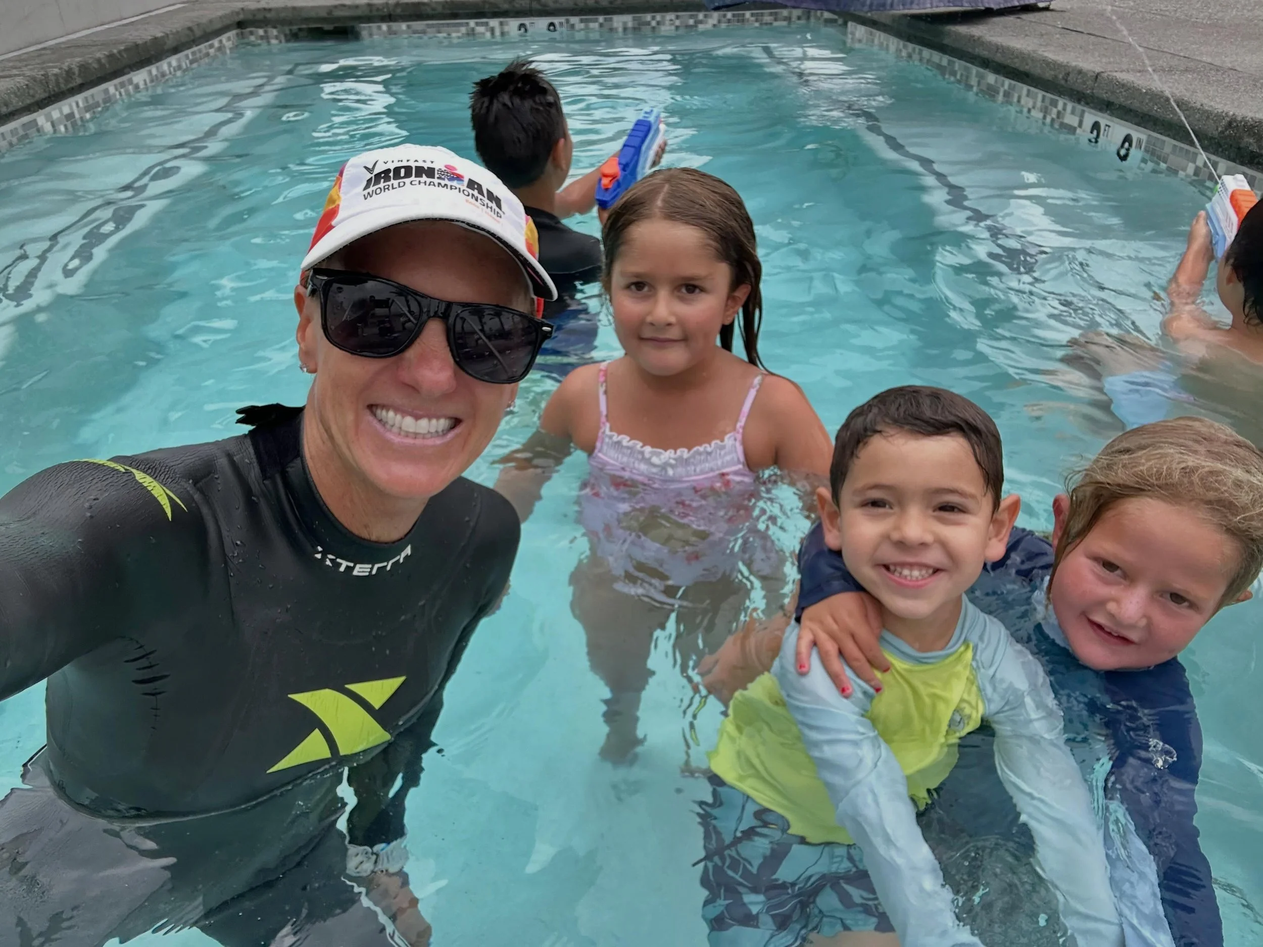 Spring into summer swimming! These kiddos are brushing up on all swim skills to be stronger this summer in the pool or at the ocean! 😊🐠☀️🌊 @artisan_swim  www.artisanswim.org