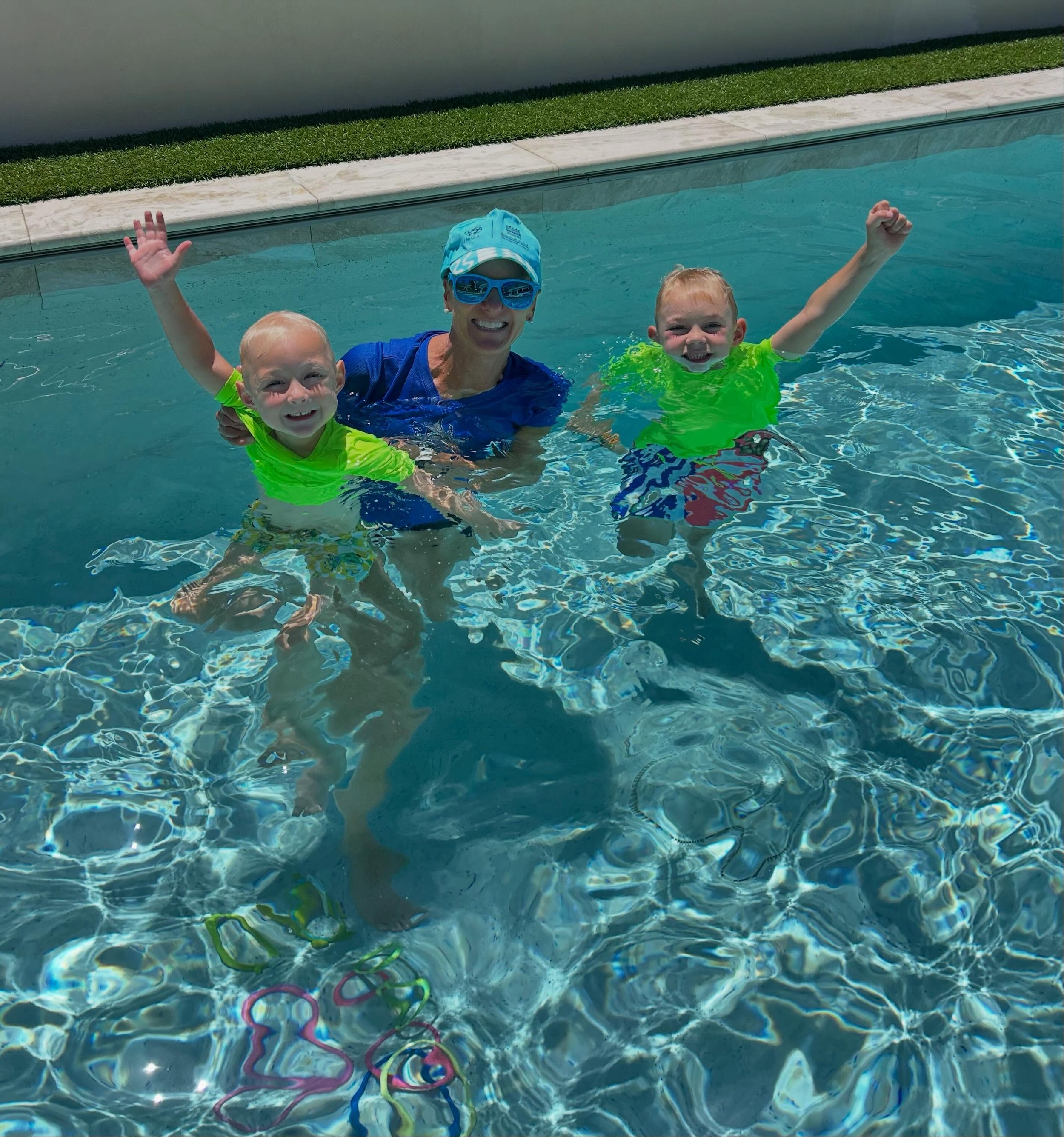 Check out this six-year-old swimming across the pool that I had the opportunity to teach today! Just learning freestyle and side breathing!  So much fun to watch the progress. Message me on Artisan_swim for swim instruction for yourself, a friend, ki